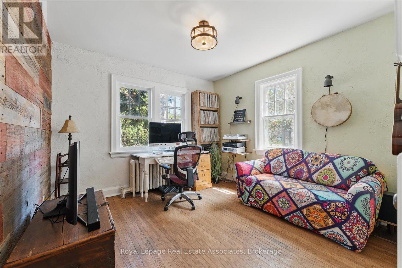 Photo 22 of 30 Oakwood Avenue S, Mississauga ON