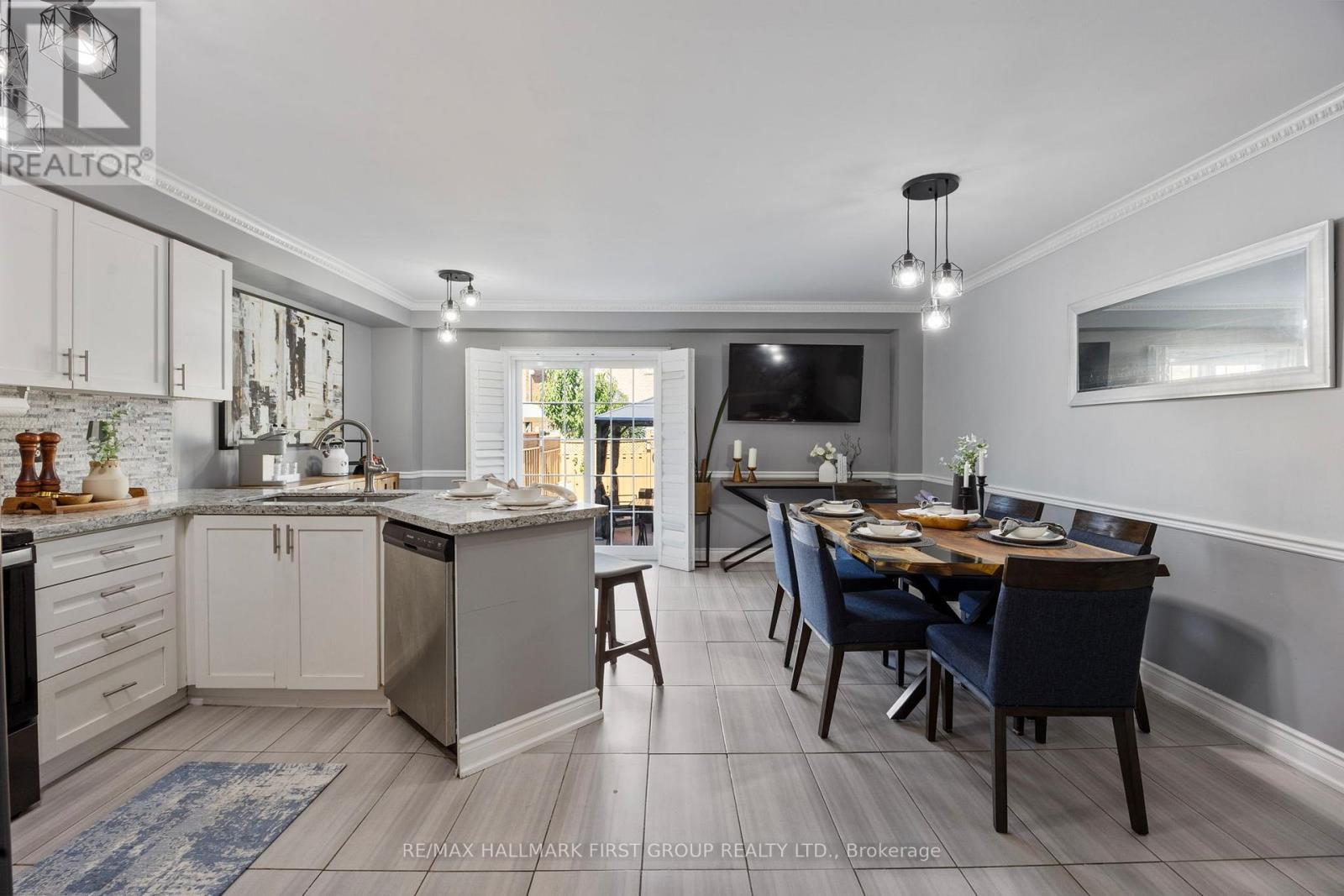 Photo 10 of 41 Silo Court, Brampton ON