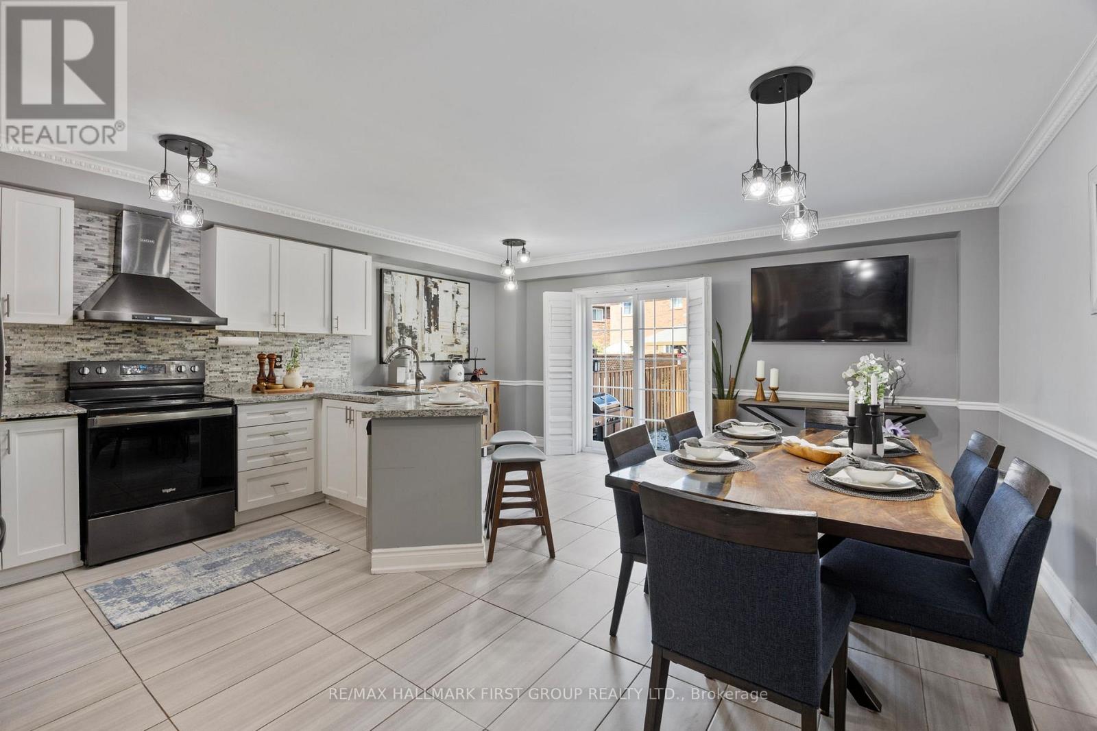 Photo 11 of 41 Silo Court, Brampton ON