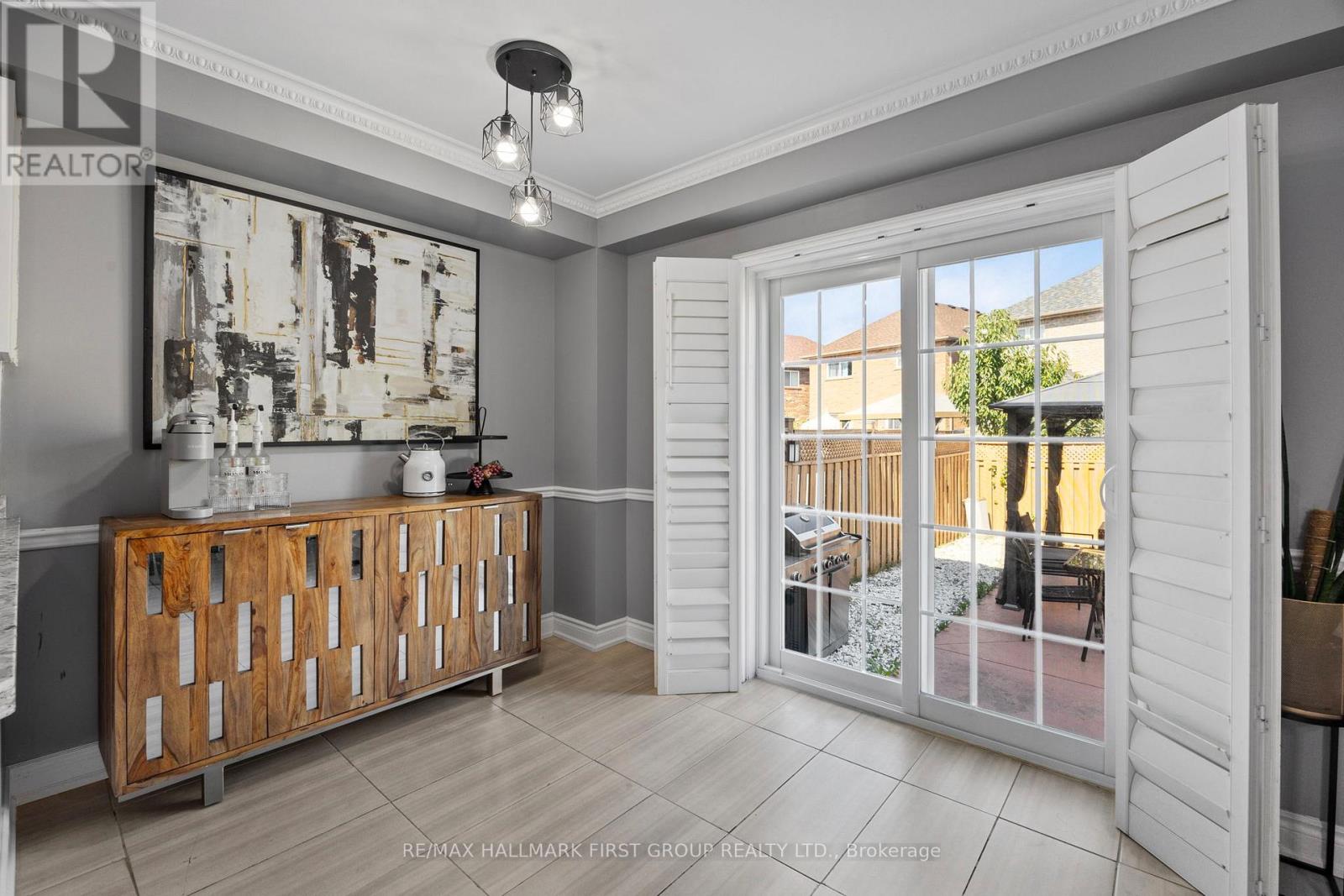 Photo 12 of 41 Silo Court, Brampton ON