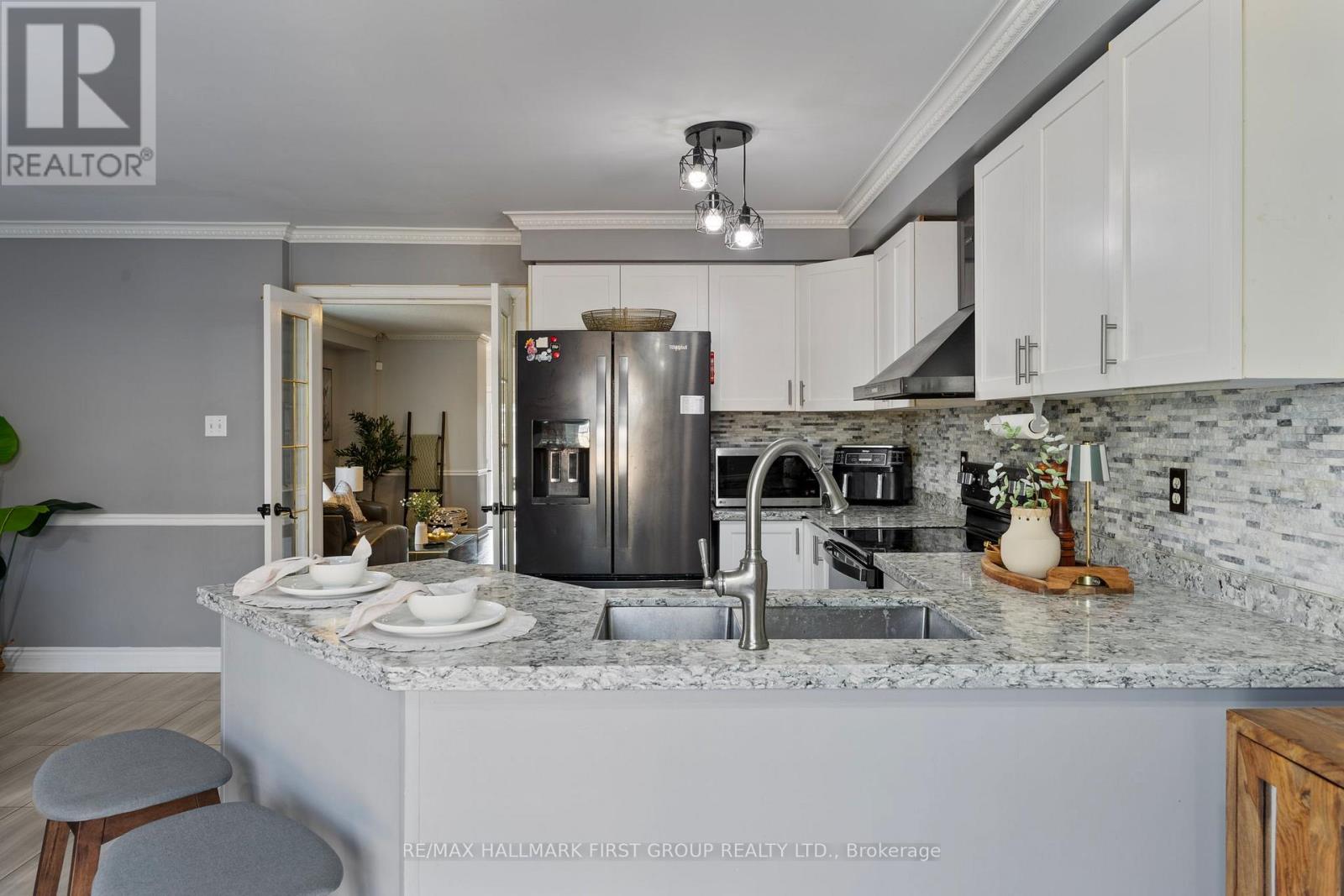 Photo 13 of 41 Silo Court, Brampton ON