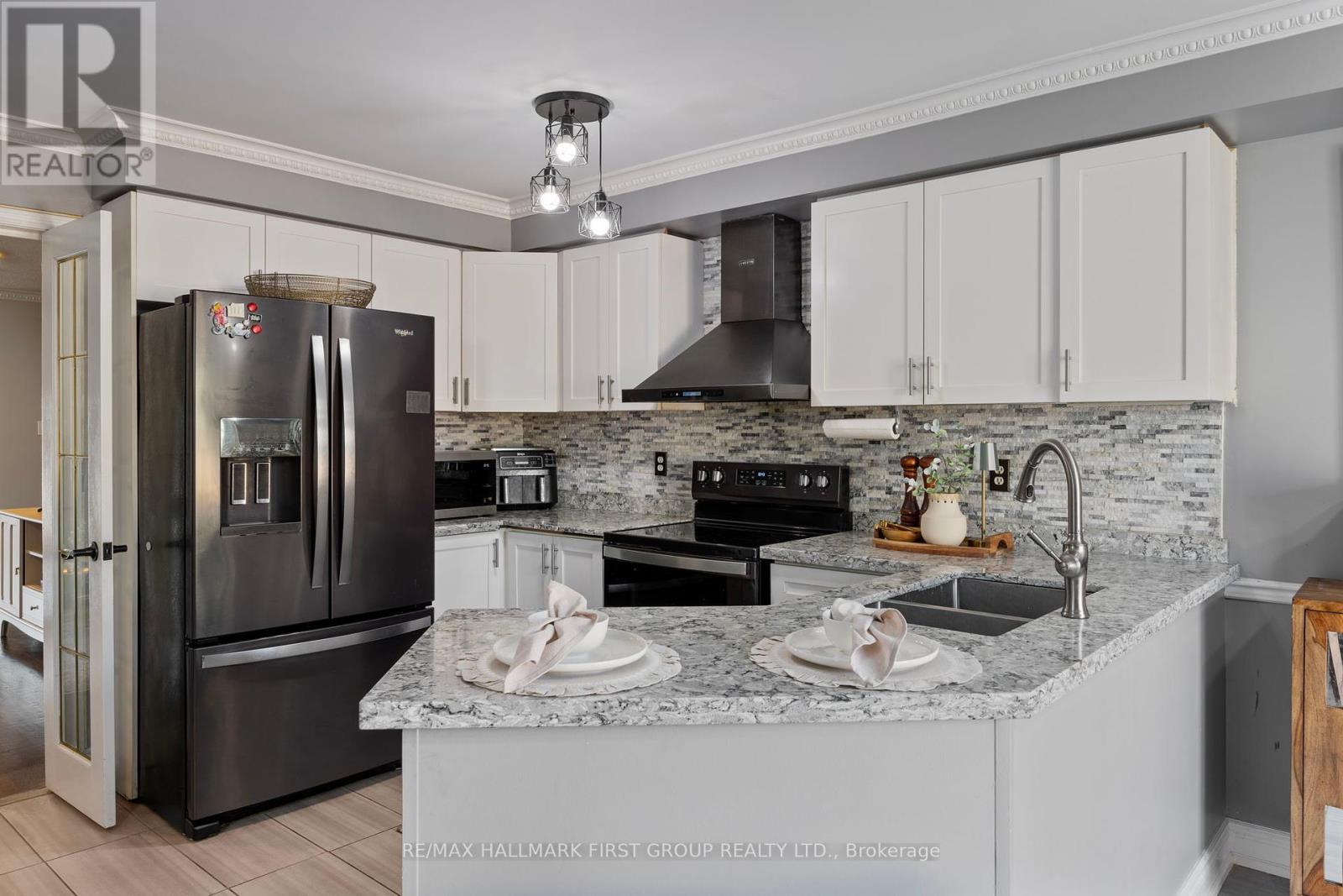 Photo 14 of 41 Silo Court, Brampton ON