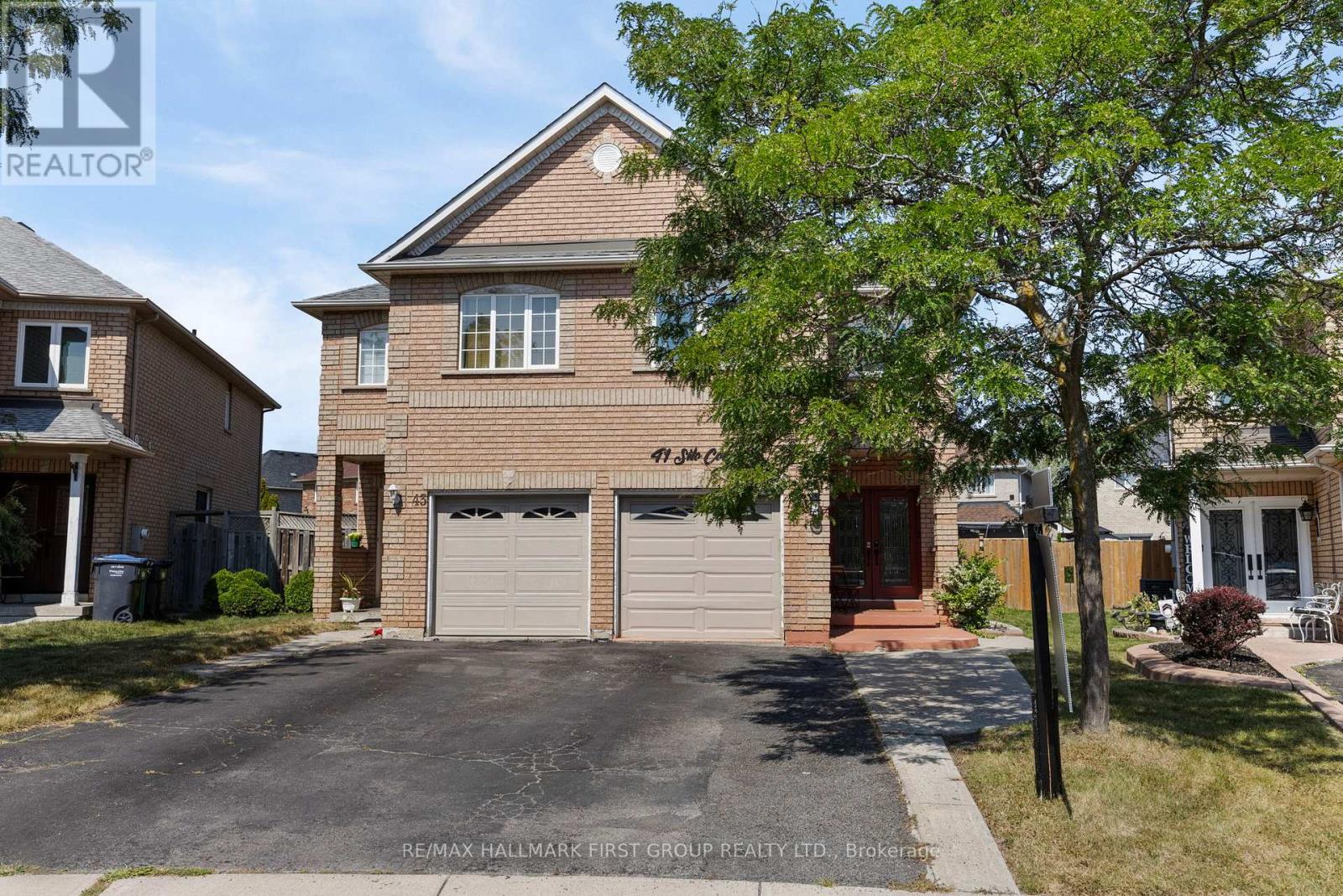 Photo 2 of 41 Silo Court, Brampton ON