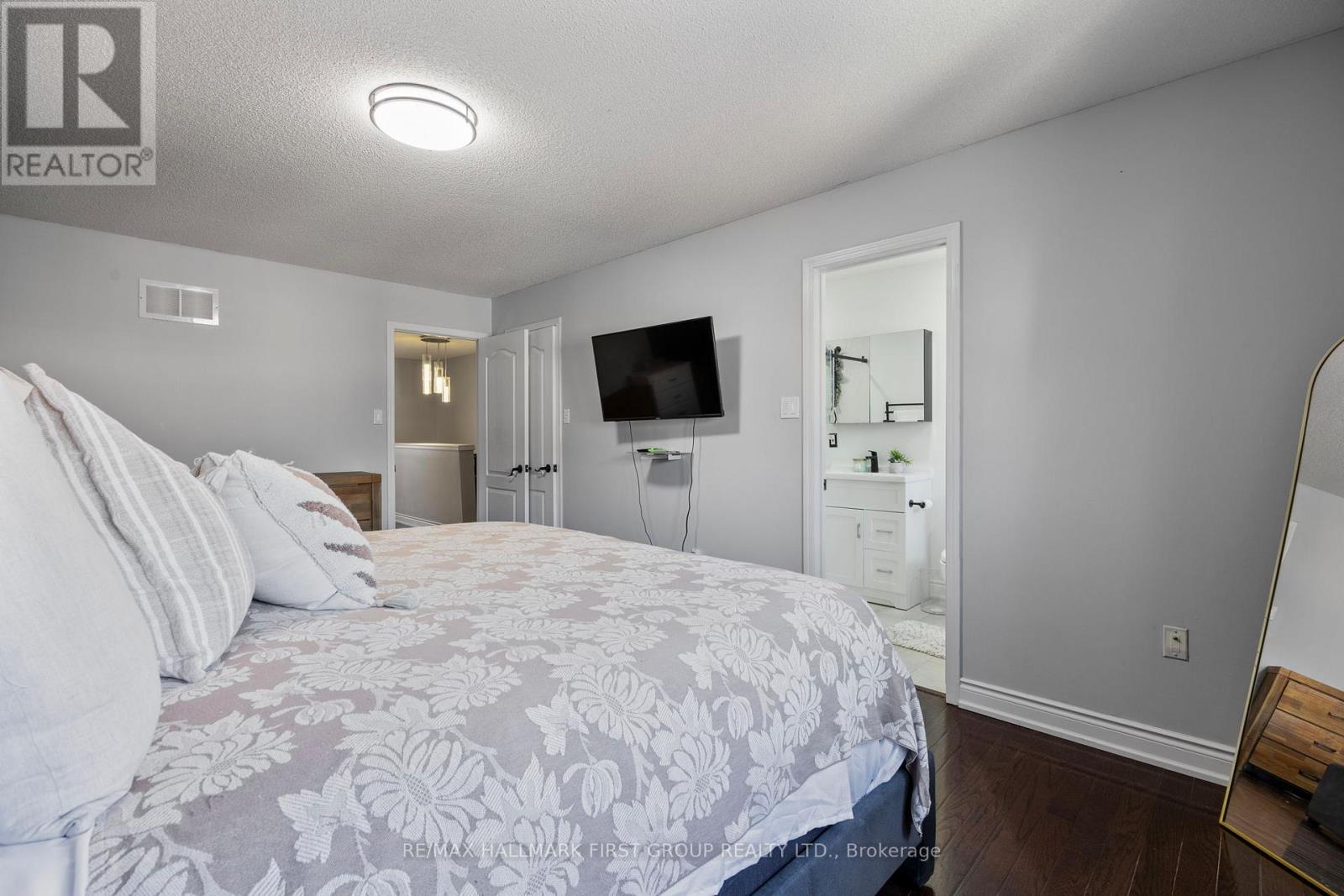 Photo 22 of 41 Silo Court, Brampton ON