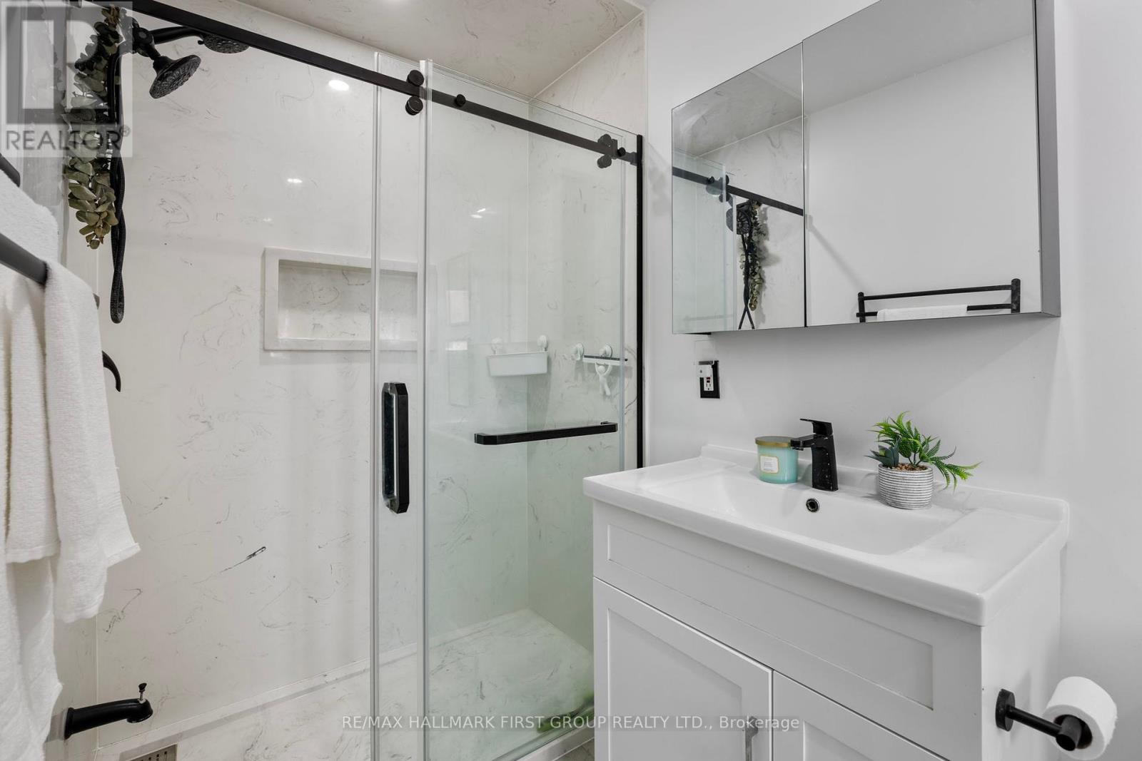 Photo 23 of 41 Silo Court, Brampton ON