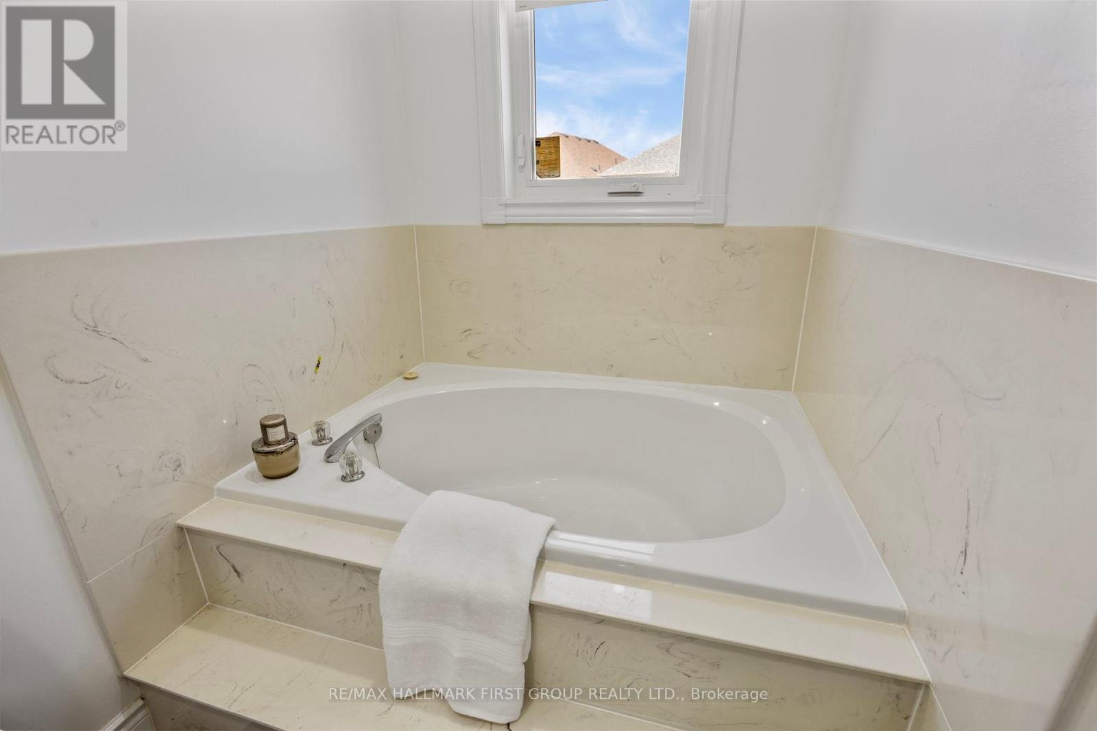 Photo 25 of 41 Silo Court, Brampton ON