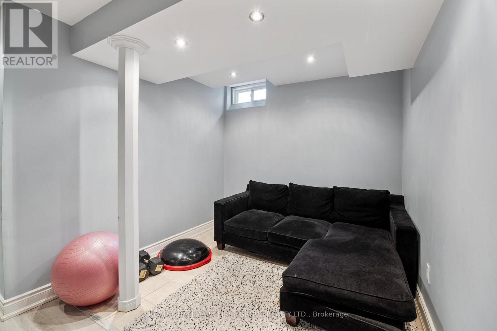 Photo 36 of 41 Silo Court, Brampton ON