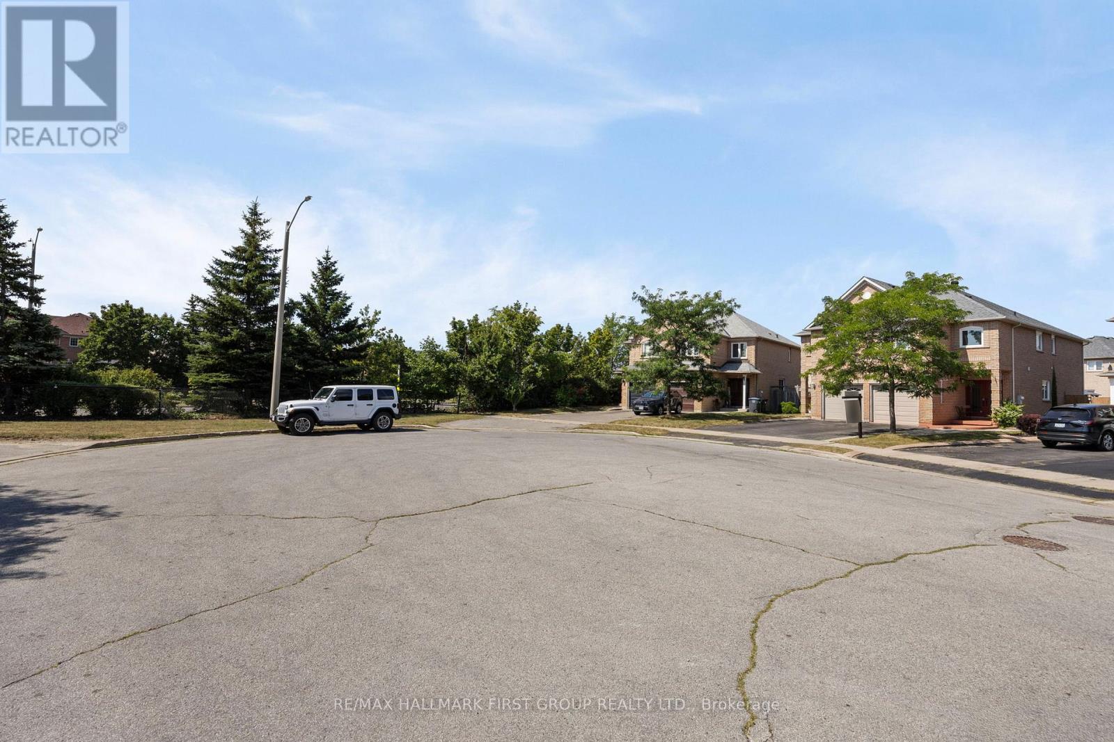 Photo 44 of 41 Silo Court, Brampton ON