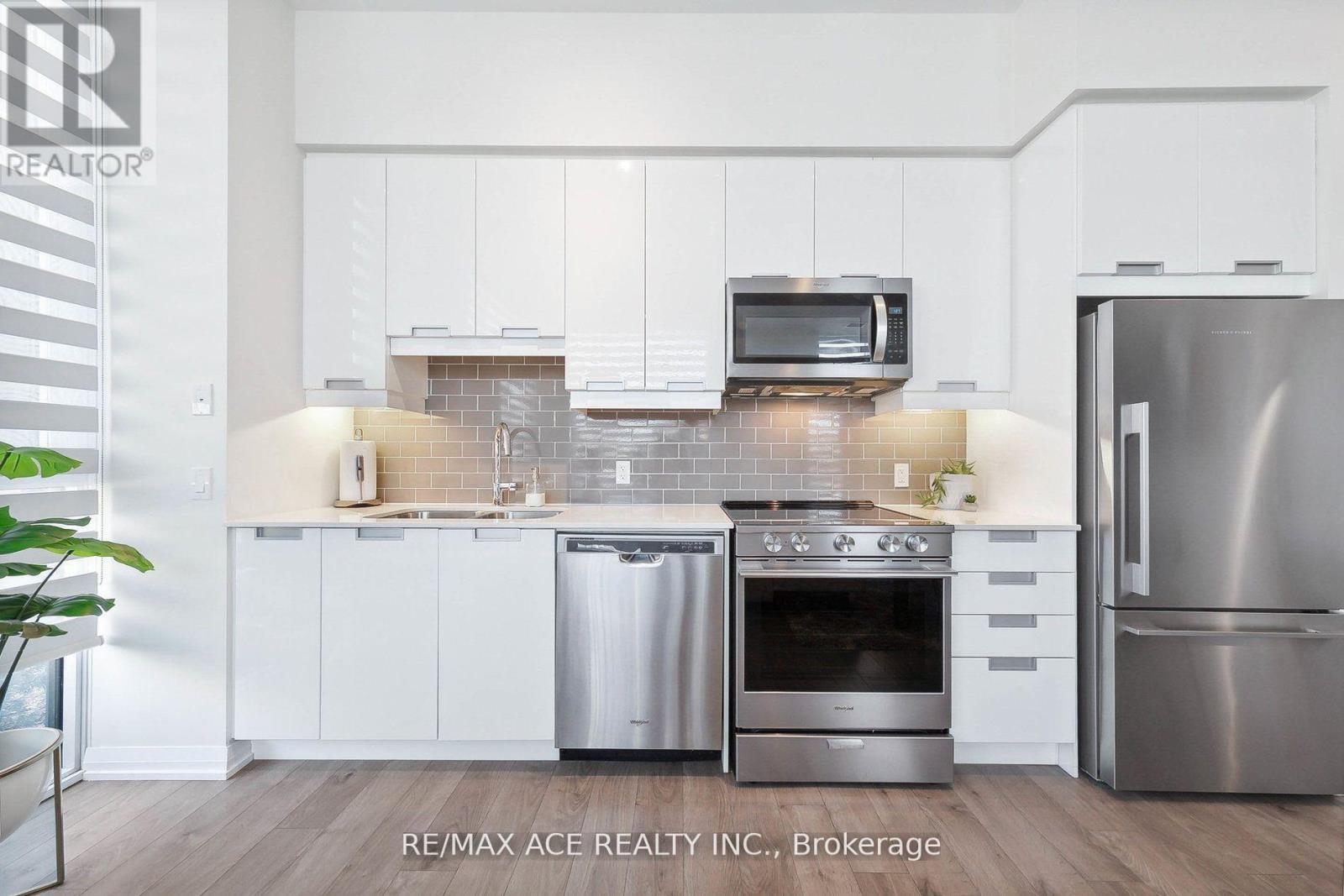 Photo 19 of 101 65 Watergarden Drive, Mississauga ON