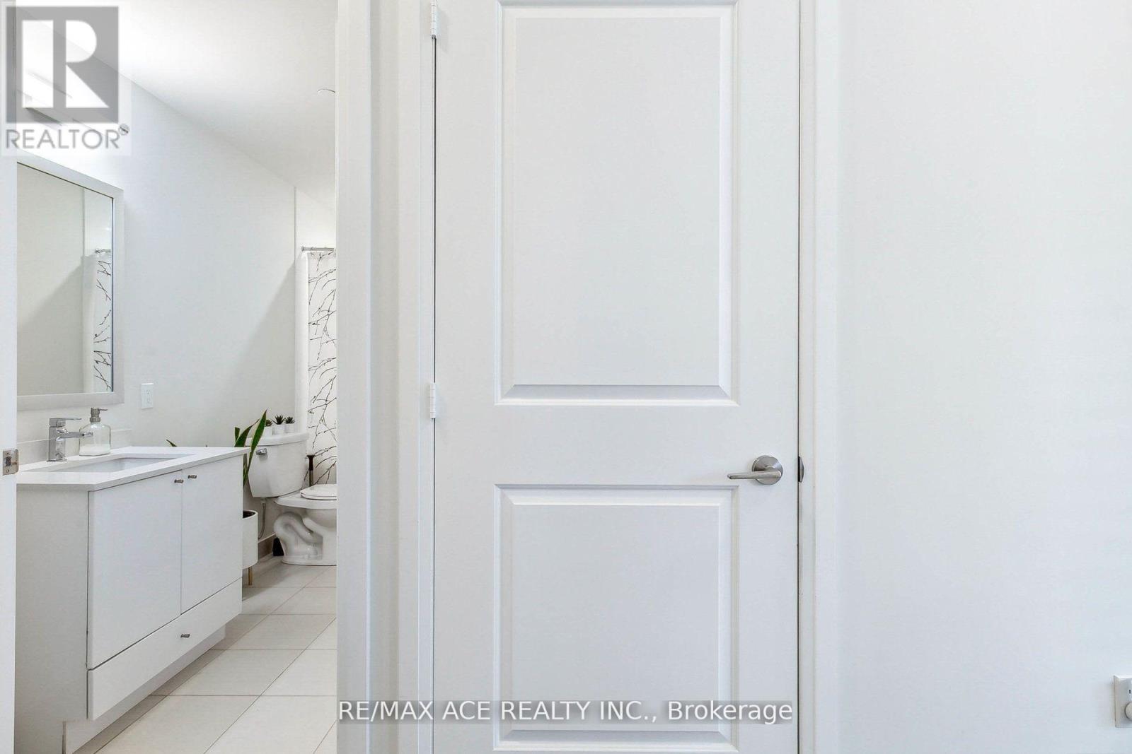 Photo 38 of 101 65 Watergarden Drive, Mississauga ON