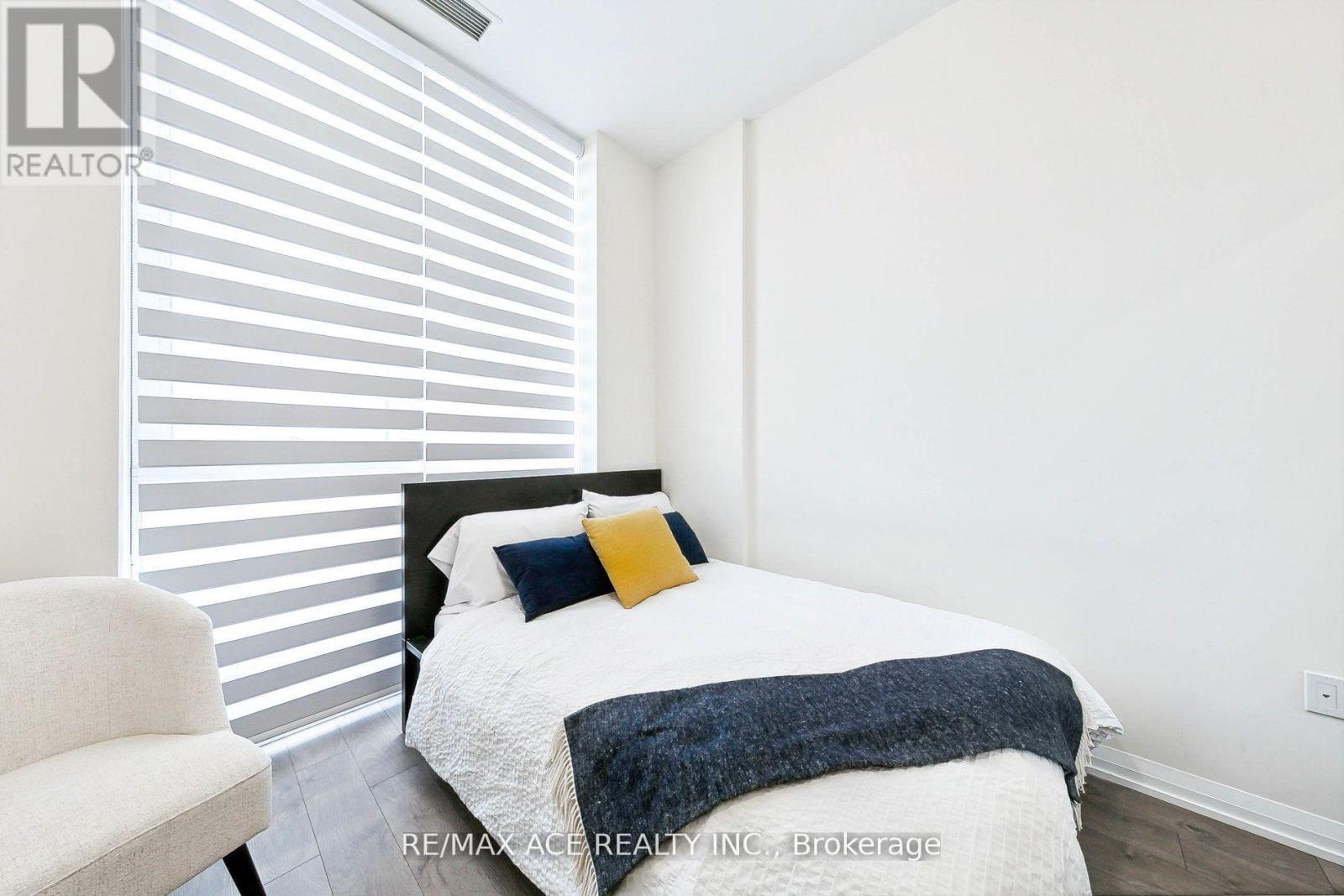 Photo 32 of 101 65 Watergarden Drive, Mississauga ON