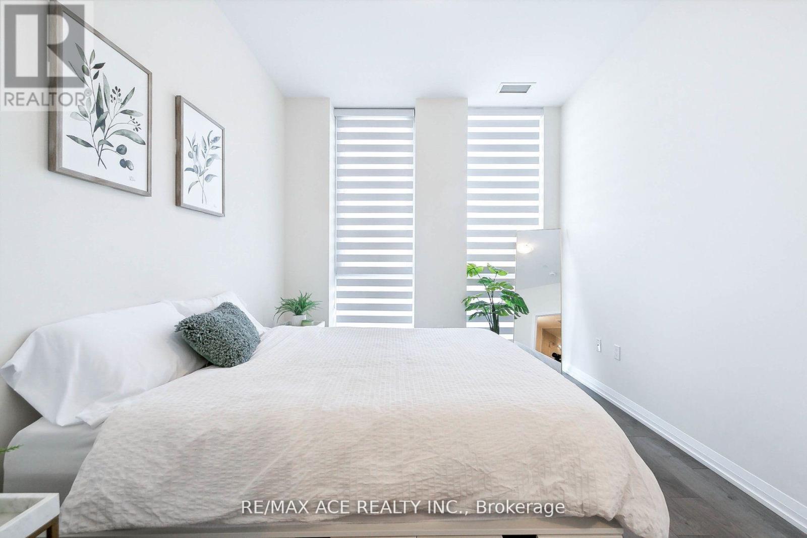 Photo 24 of 101 65 Watergarden Drive, Mississauga ON