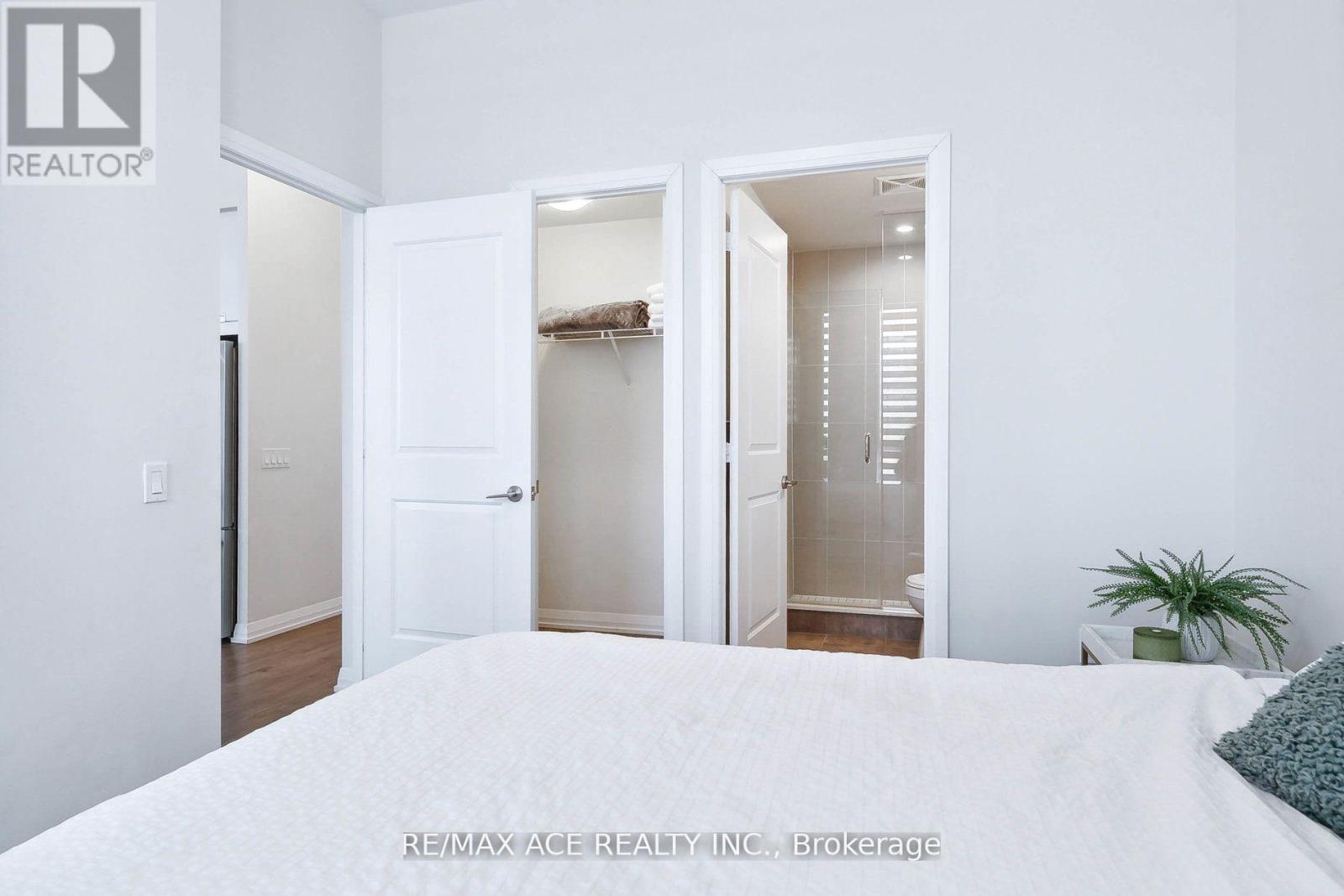 Photo 35 of 101 65 Watergarden Drive, Mississauga ON