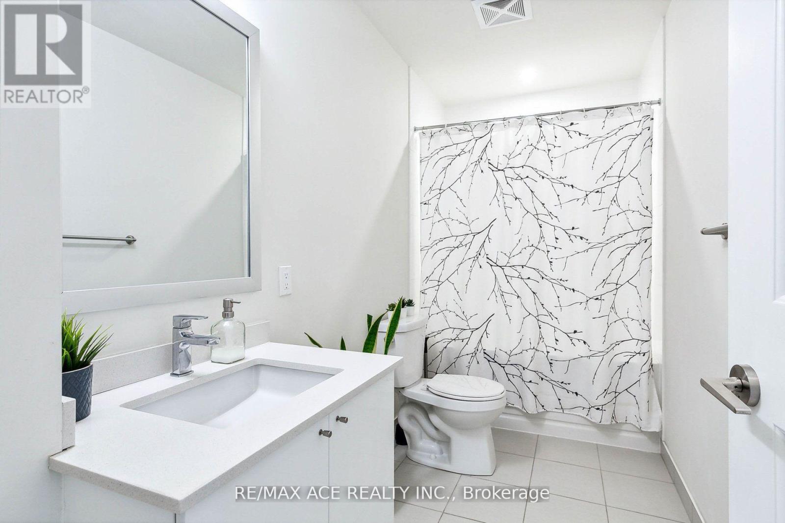 Photo 21 of 101 65 Watergarden Drive, Mississauga ON