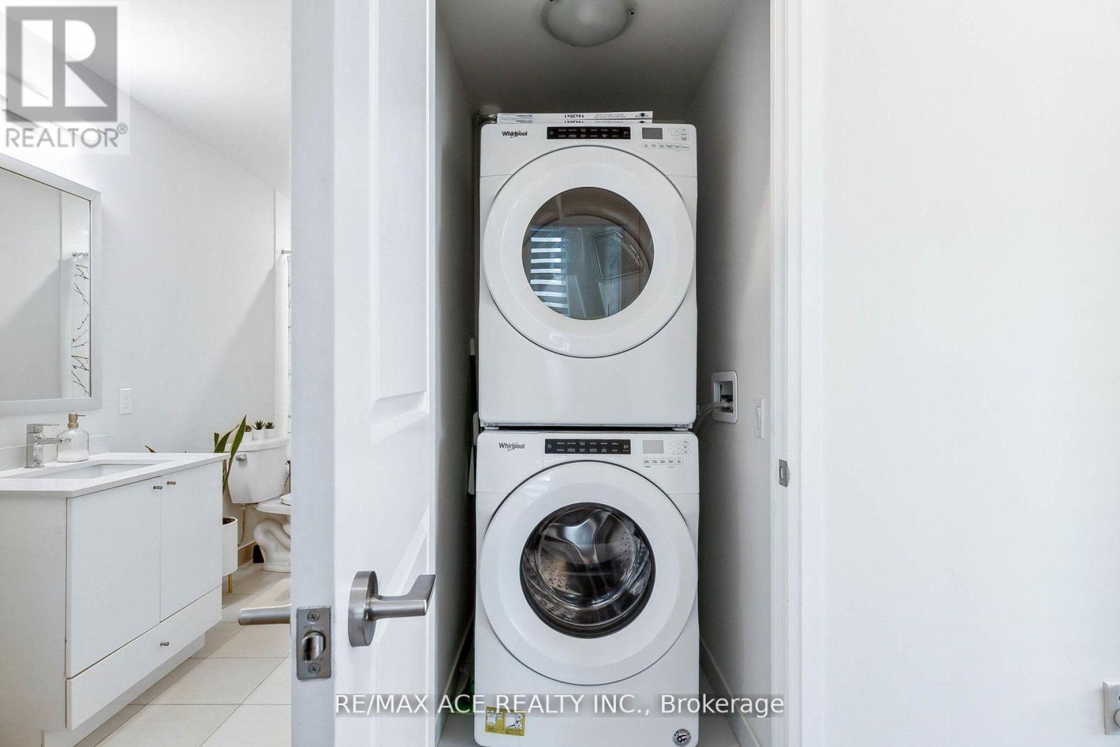 Photo 12 of 101 65 Watergarden Drive, Mississauga ON