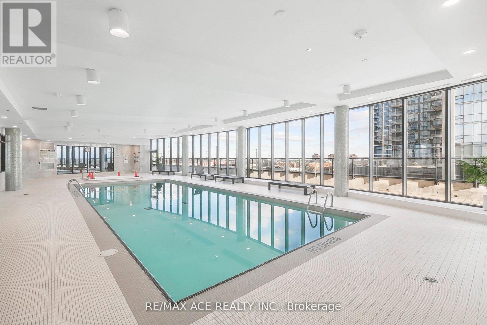 Photo 13 of 101 65 Watergarden Drive, Mississauga ON