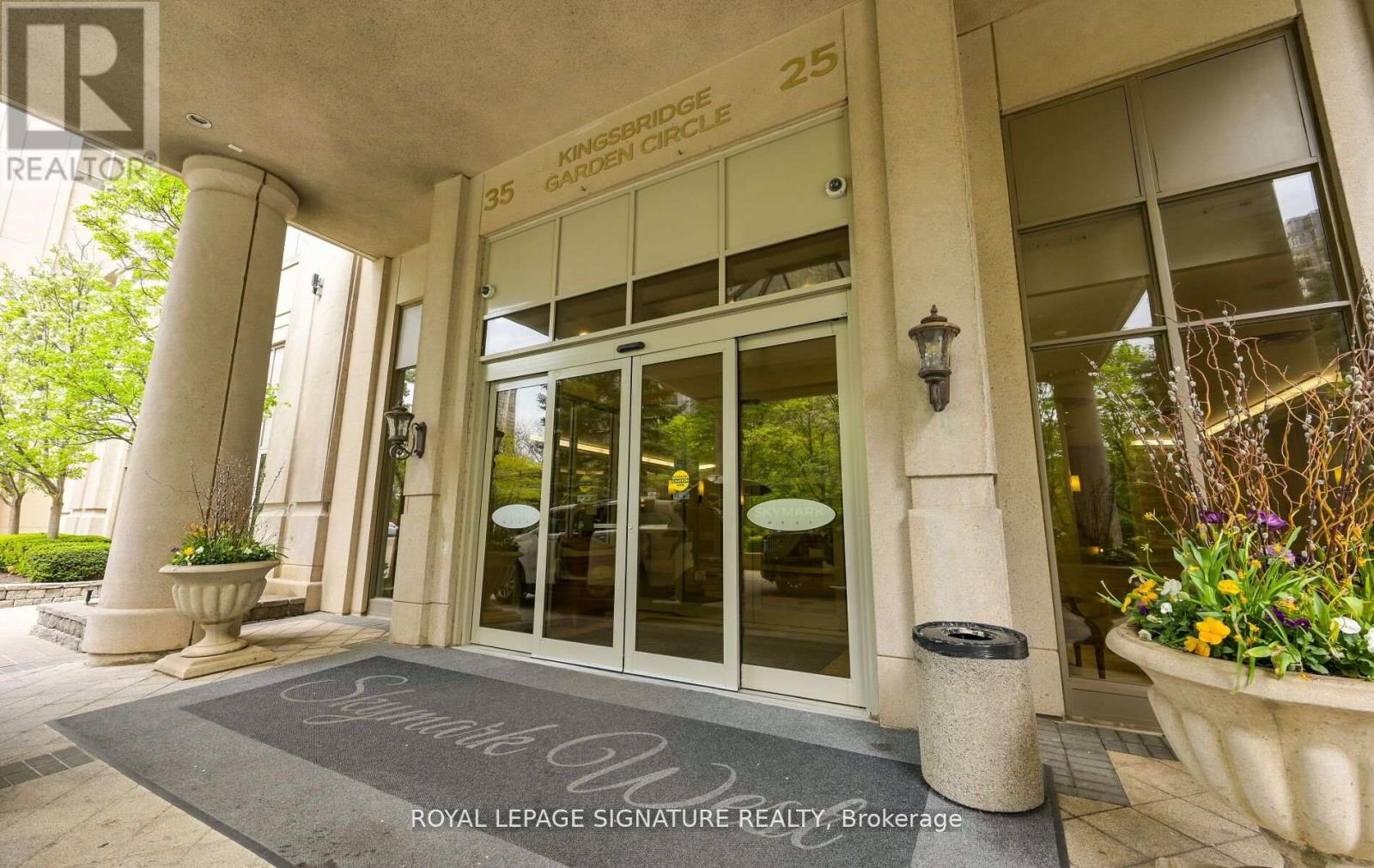 Photo 37 of 1126 25 Kingsbridge Garden Circle, Mississauga ON