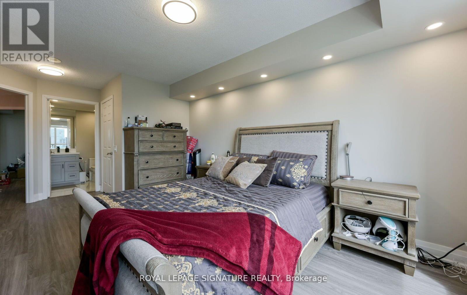 Photo 5 of 1126 25 Kingsbridge Garden Circle, Mississauga ON