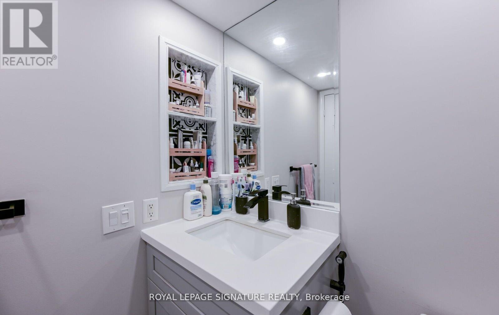 Photo 4 of 1126 25 Kingsbridge Garden Circle, Mississauga ON