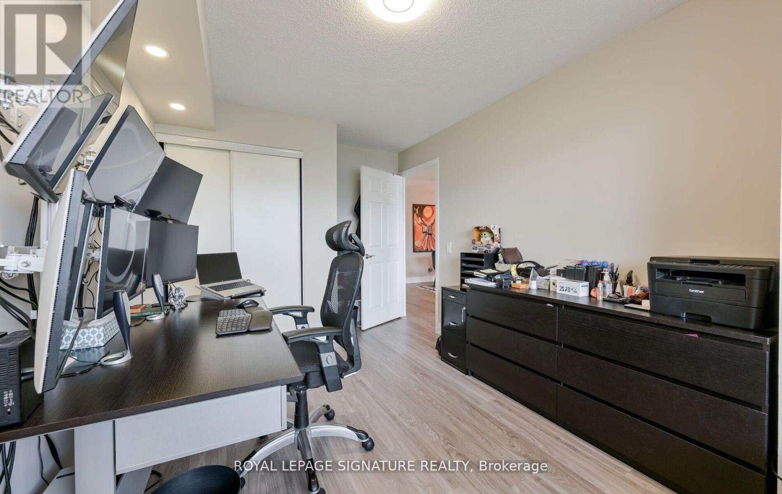 Photo 43 of 1126 25 Kingsbridge Garden Circle, Mississauga ON
