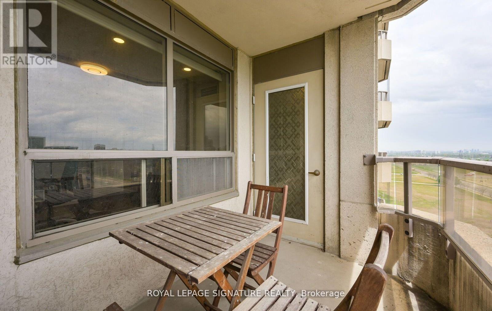 Photo 39 of 1126 25 Kingsbridge Garden Circle, Mississauga ON