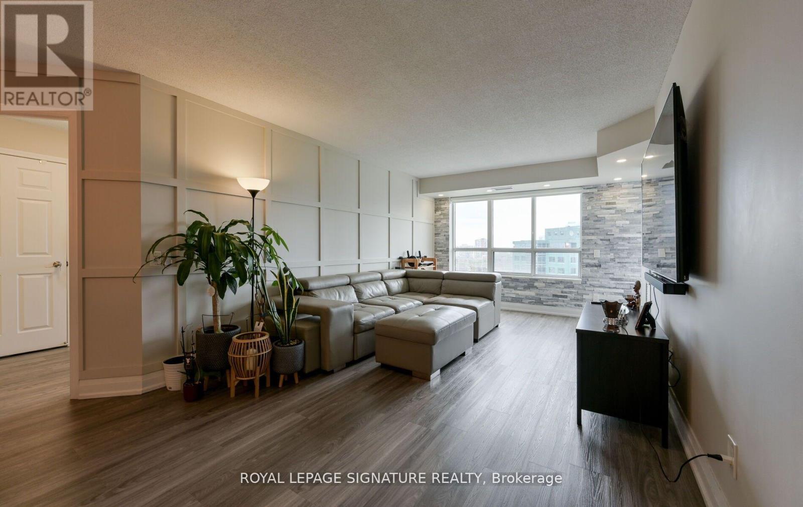 Photo 42 of 1126 25 Kingsbridge Garden Circle, Mississauga ON