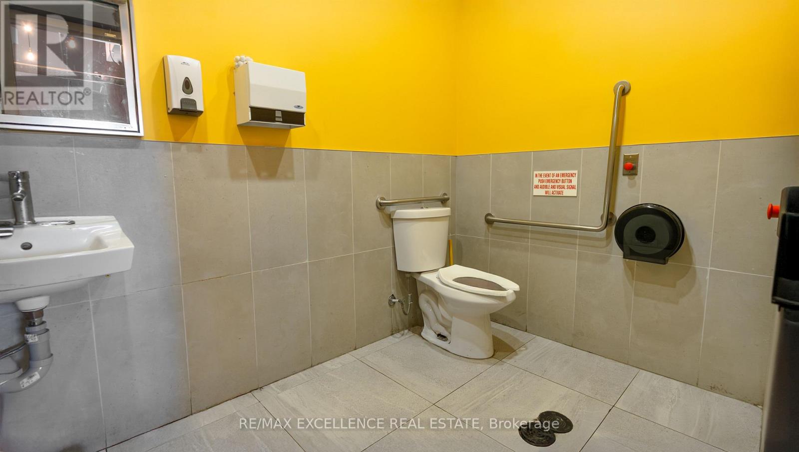 Photo 6 of 12 4665 Central Parkway E, Mississauga ON