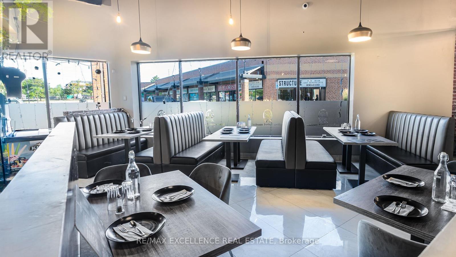 Photo 3 of 12 4665 Central Parkway E, Mississauga ON