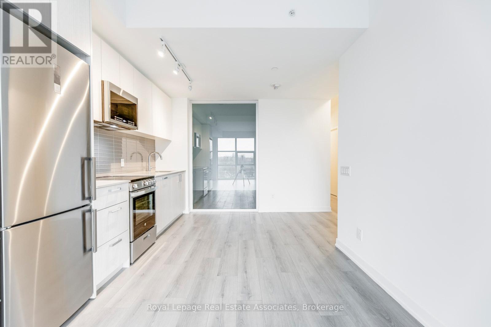 Photo 8 of 419 1787 St Clair Avenue W, Toronto ON