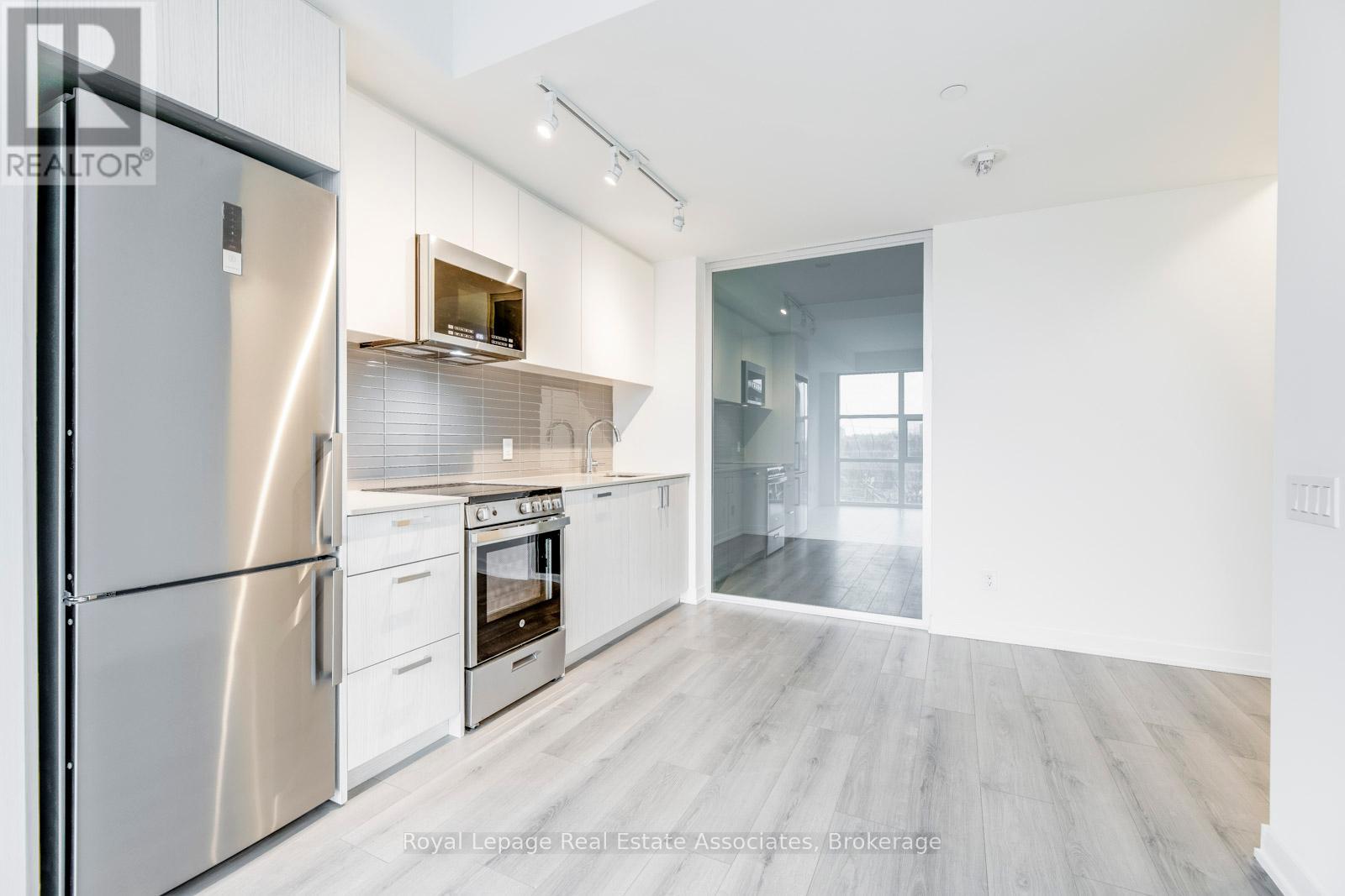 Photo 16 of 419 1787 St Clair Avenue W, Toronto ON