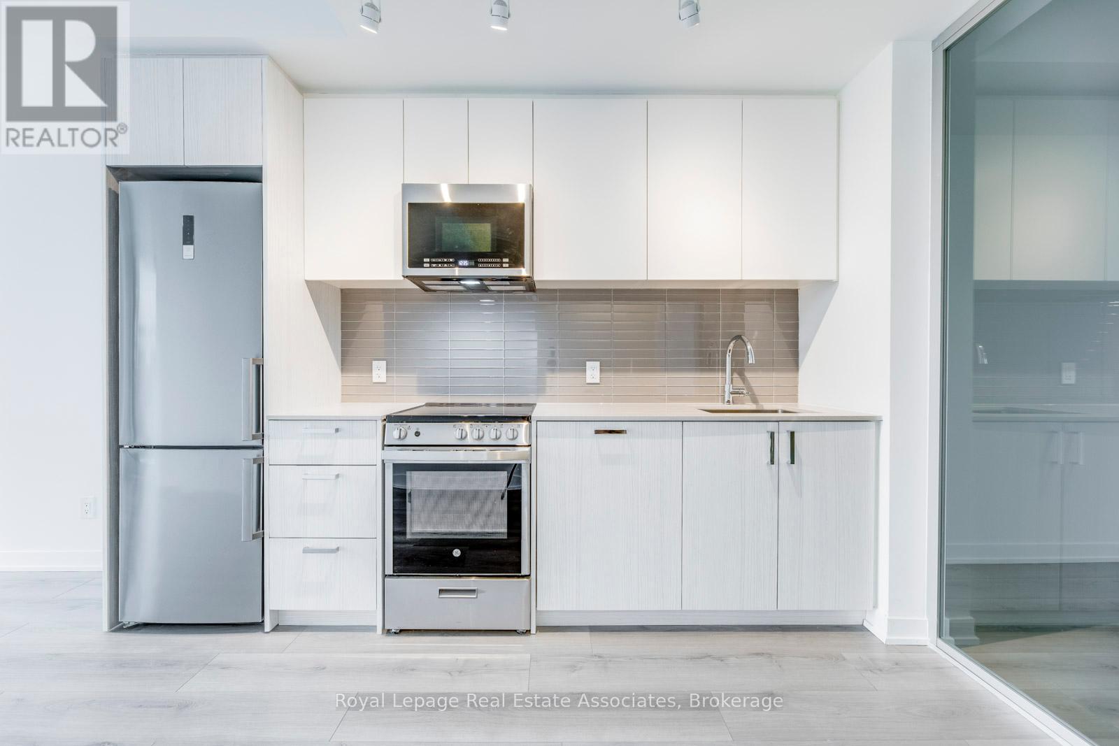 Photo 21 of 419 1787 St Clair Avenue W, Toronto ON