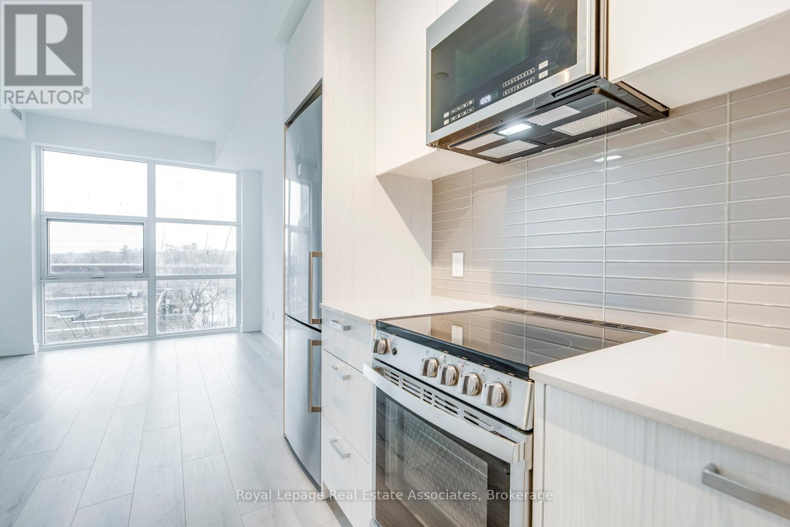 Photo 13 of 419 1787 St Clair Avenue W, Toronto ON