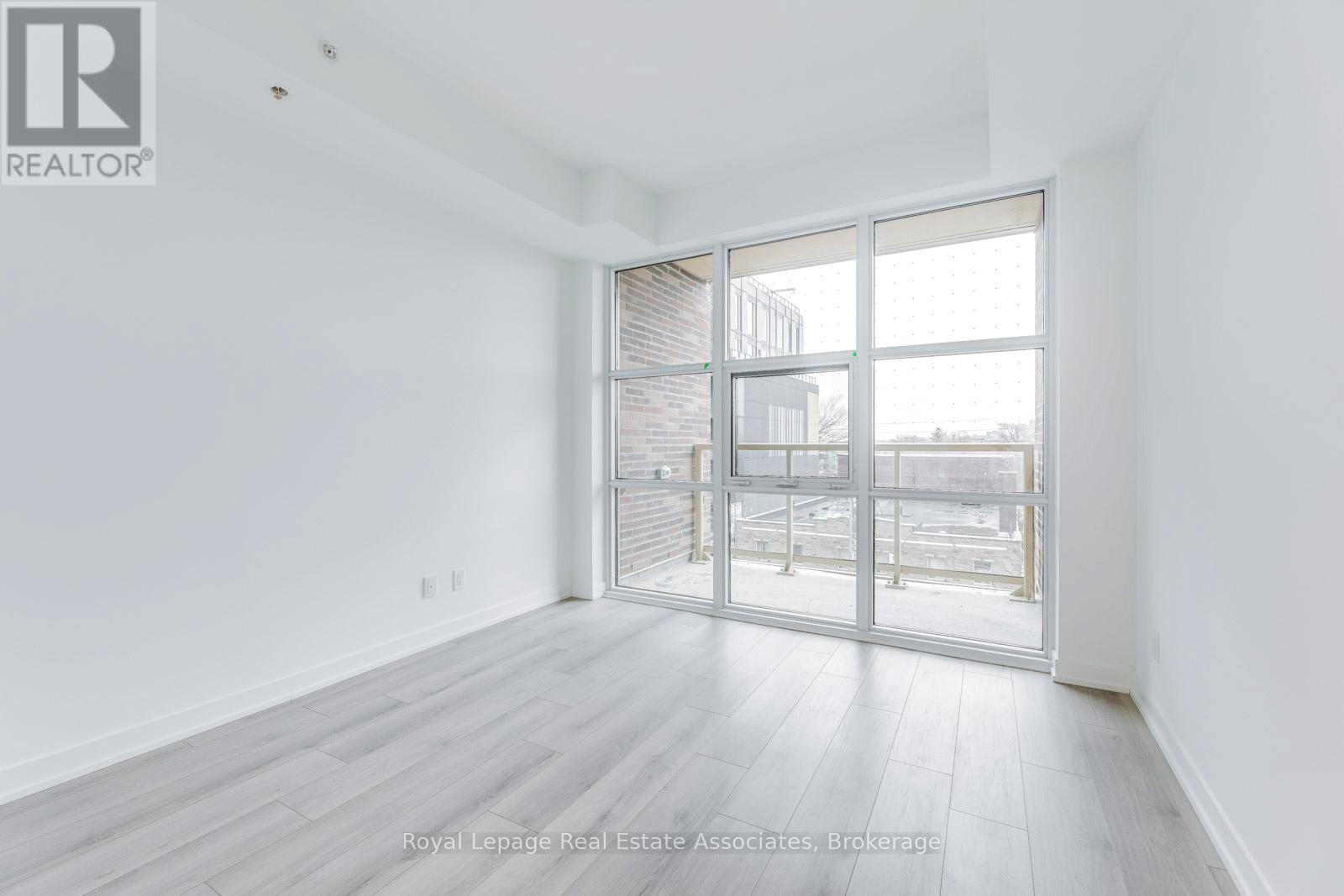 Photo 17 of 419 1787 St Clair Avenue W, Toronto ON
