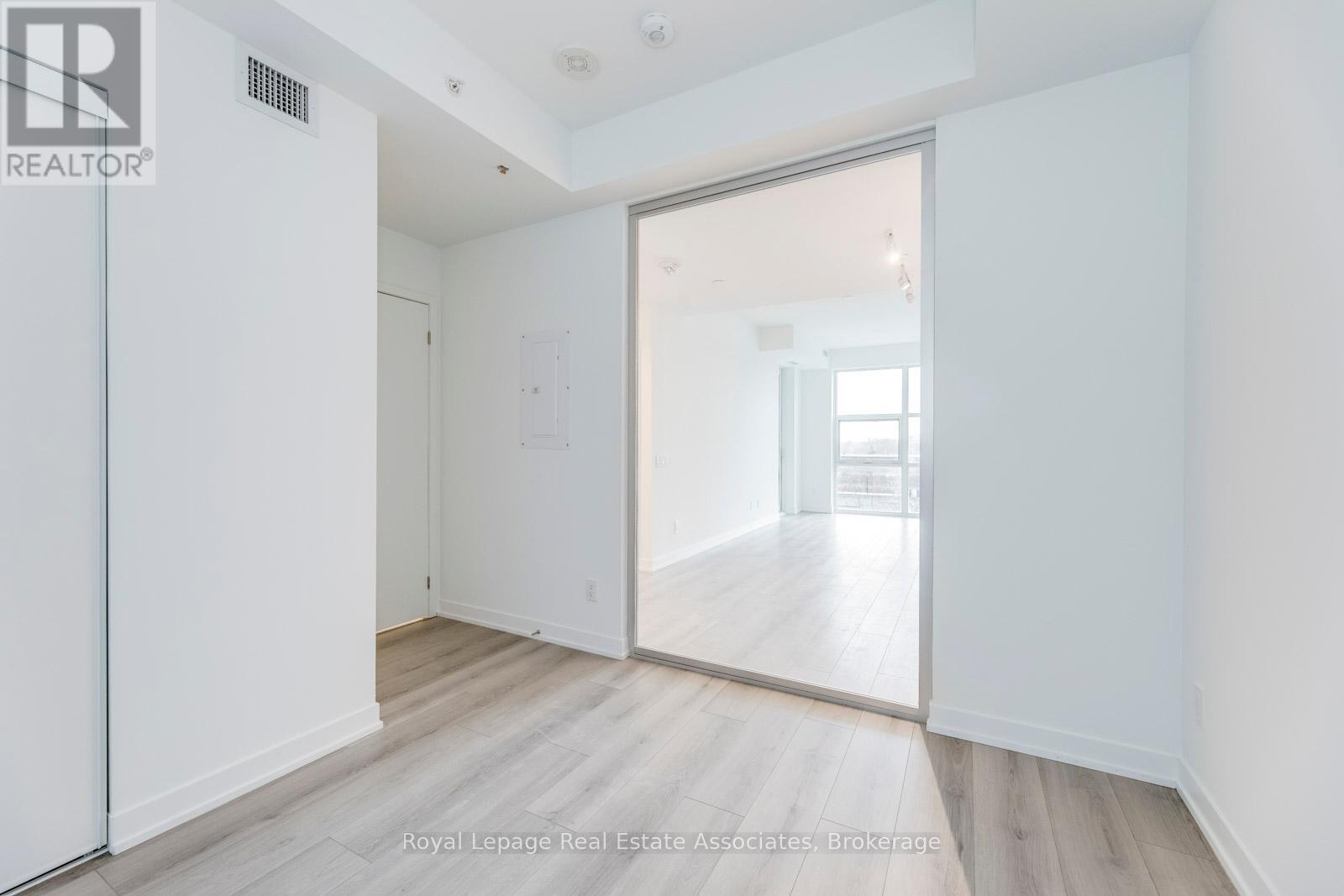 Photo 14 of 419 1787 St Clair Avenue W, Toronto ON