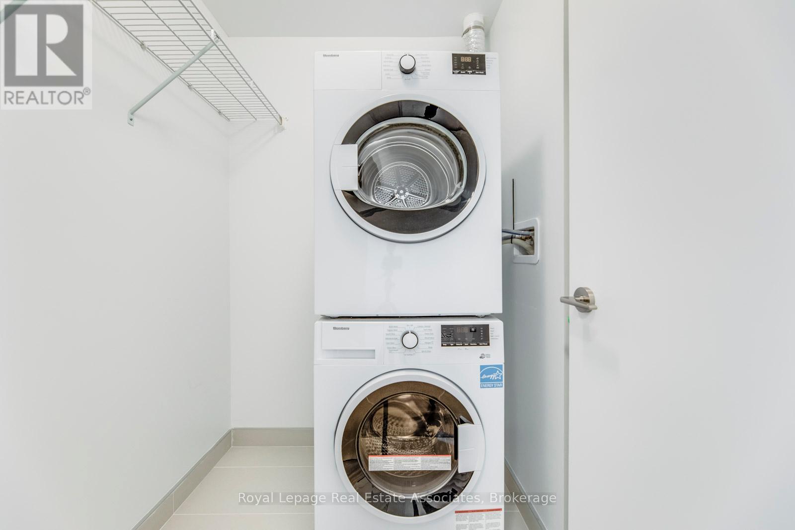 Photo 2 of 419 1787 St Clair Avenue W, Toronto ON