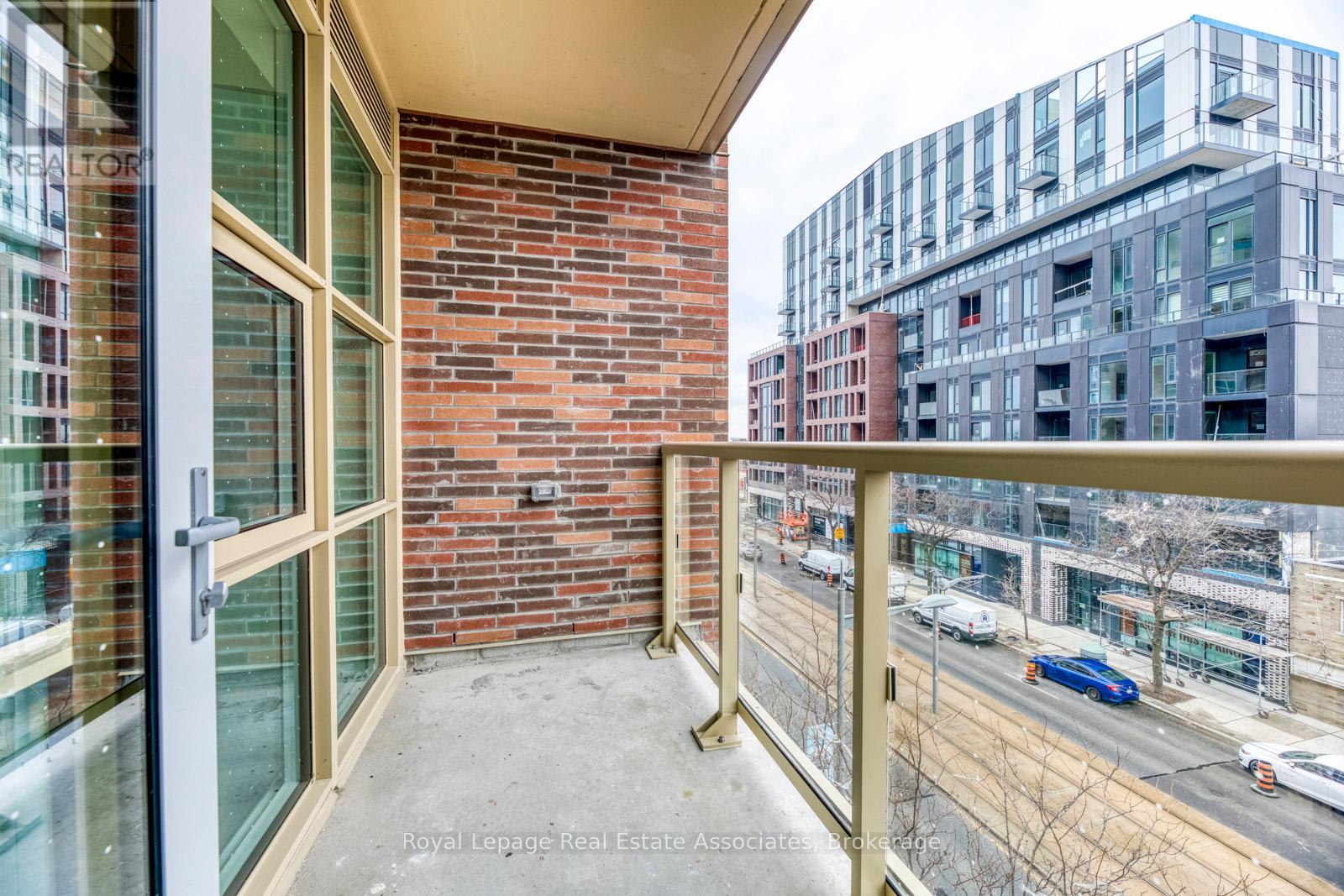Photo 15 of 419 1787 St Clair Avenue W, Toronto ON