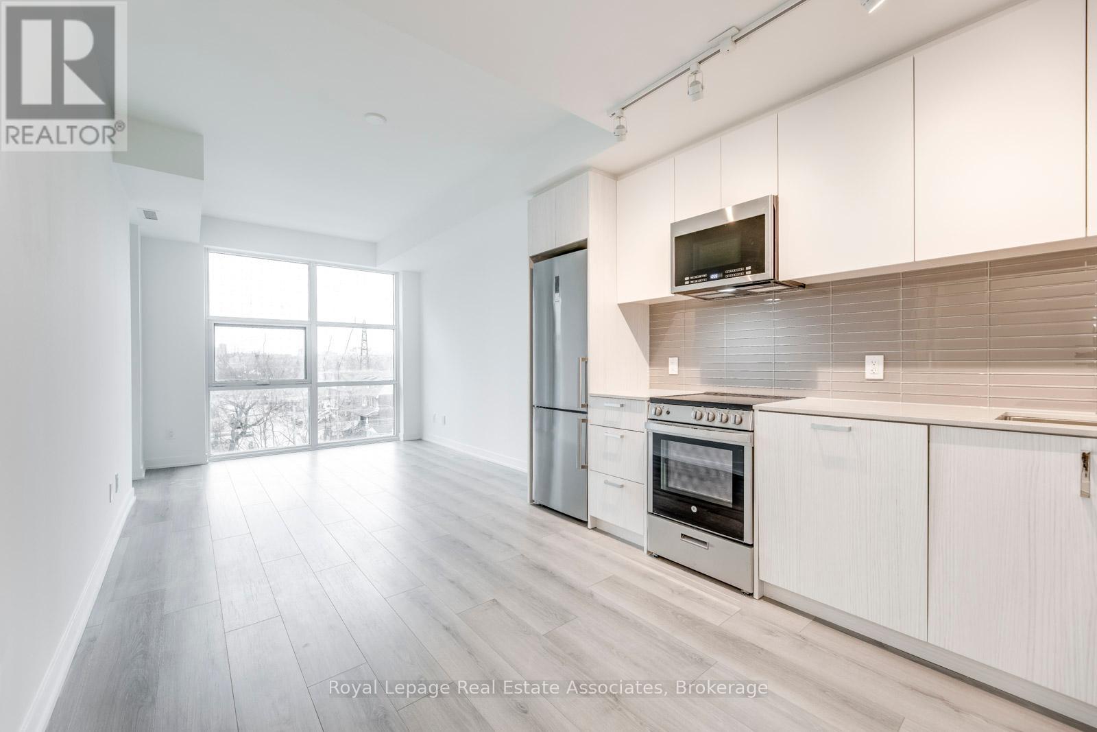 Photo 10 of 419 1787 St Clair Avenue W, Toronto ON