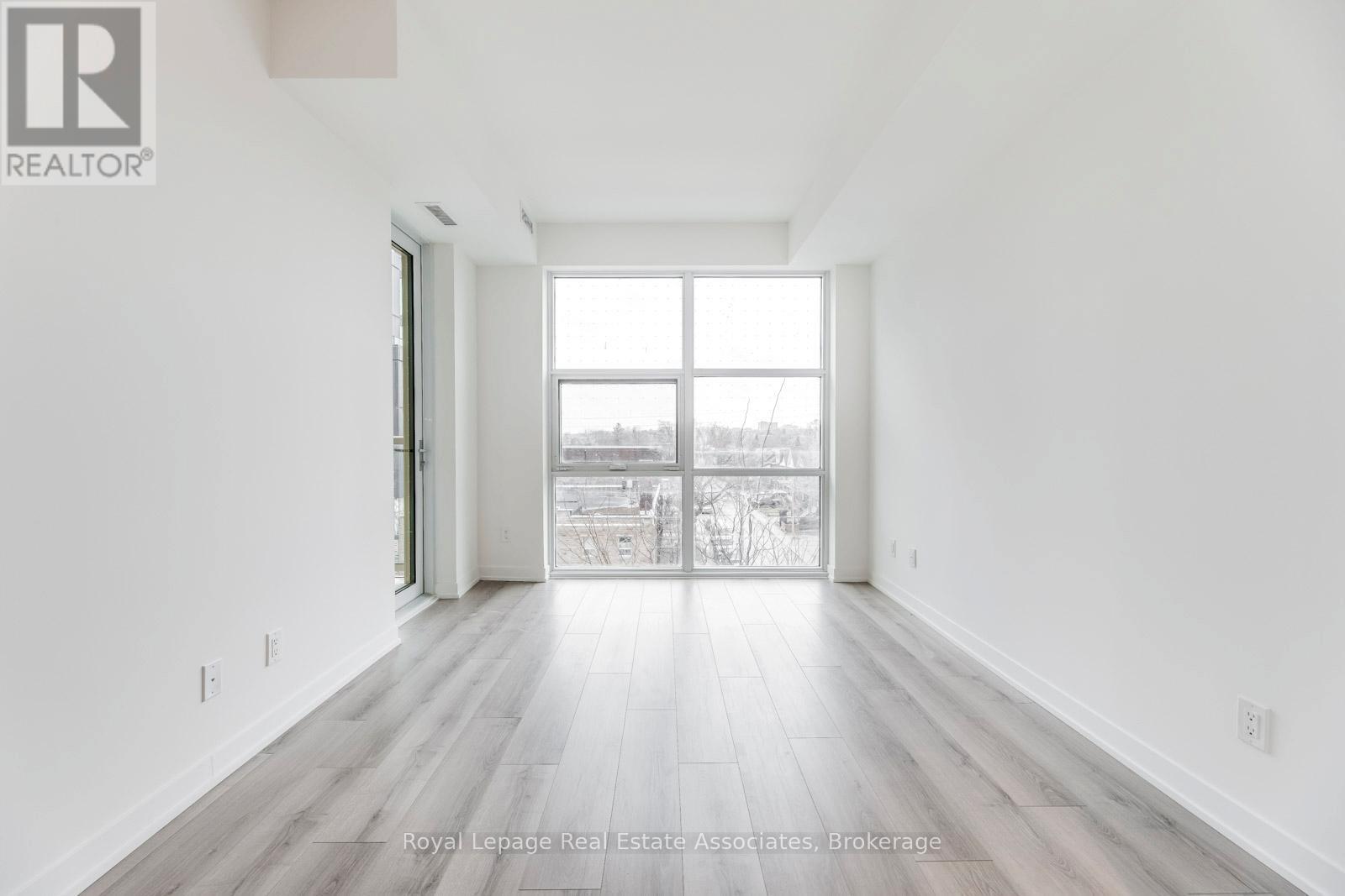 Photo 5 of 419 1787 St Clair Avenue W, Toronto ON