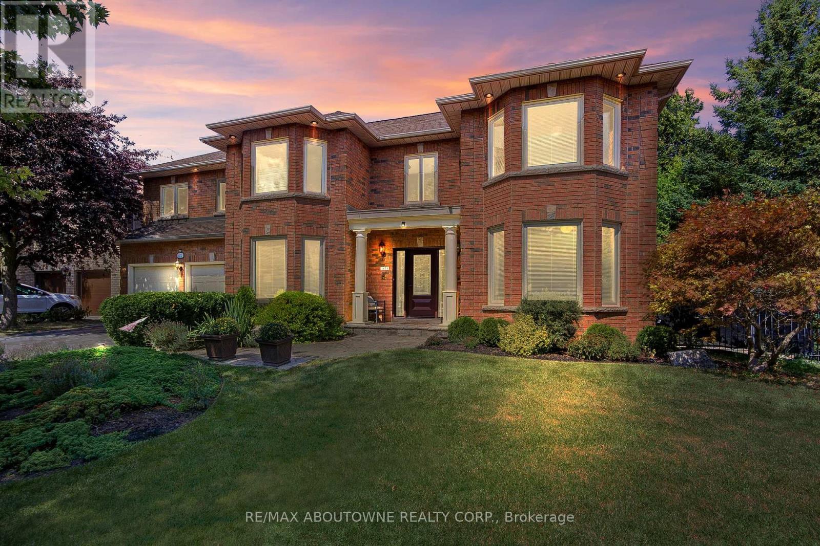 Photo 1 of 1471 The Links Drive, Oakville ON