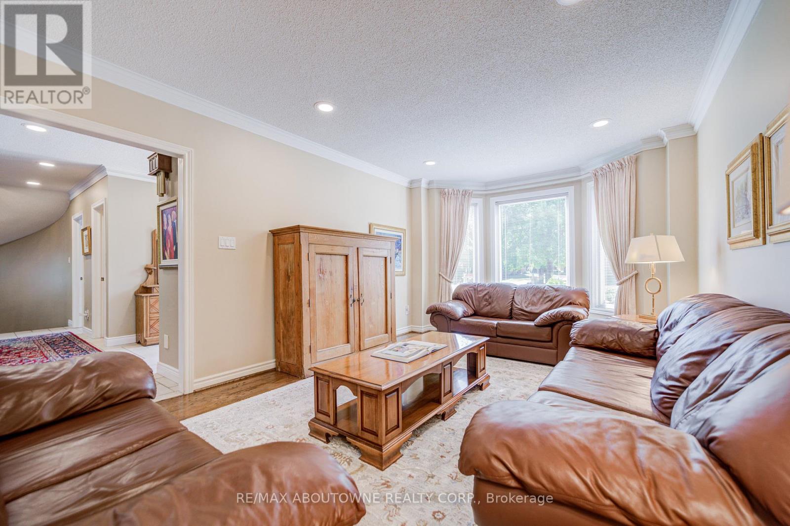 Photo 11 of 1471 The Links Drive, Oakville ON