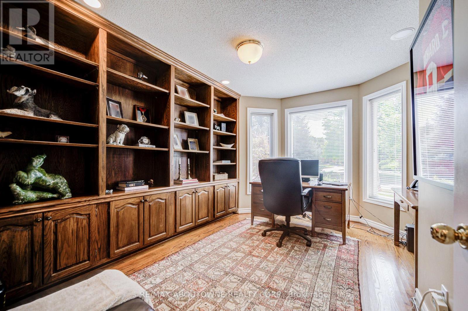 Photo 9 of 1471 The Links Drive, Oakville ON