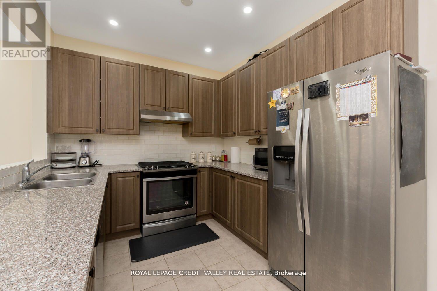 Photo 7 of 480 Downes Jackson Heights, Milton ON