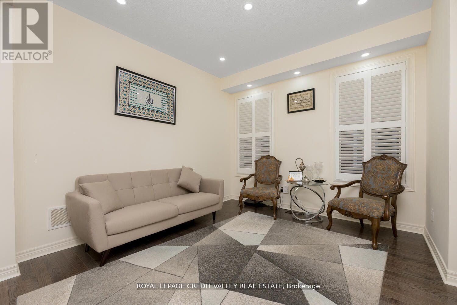 Photo 6 of 480 Downes Jackson Heights, Milton ON