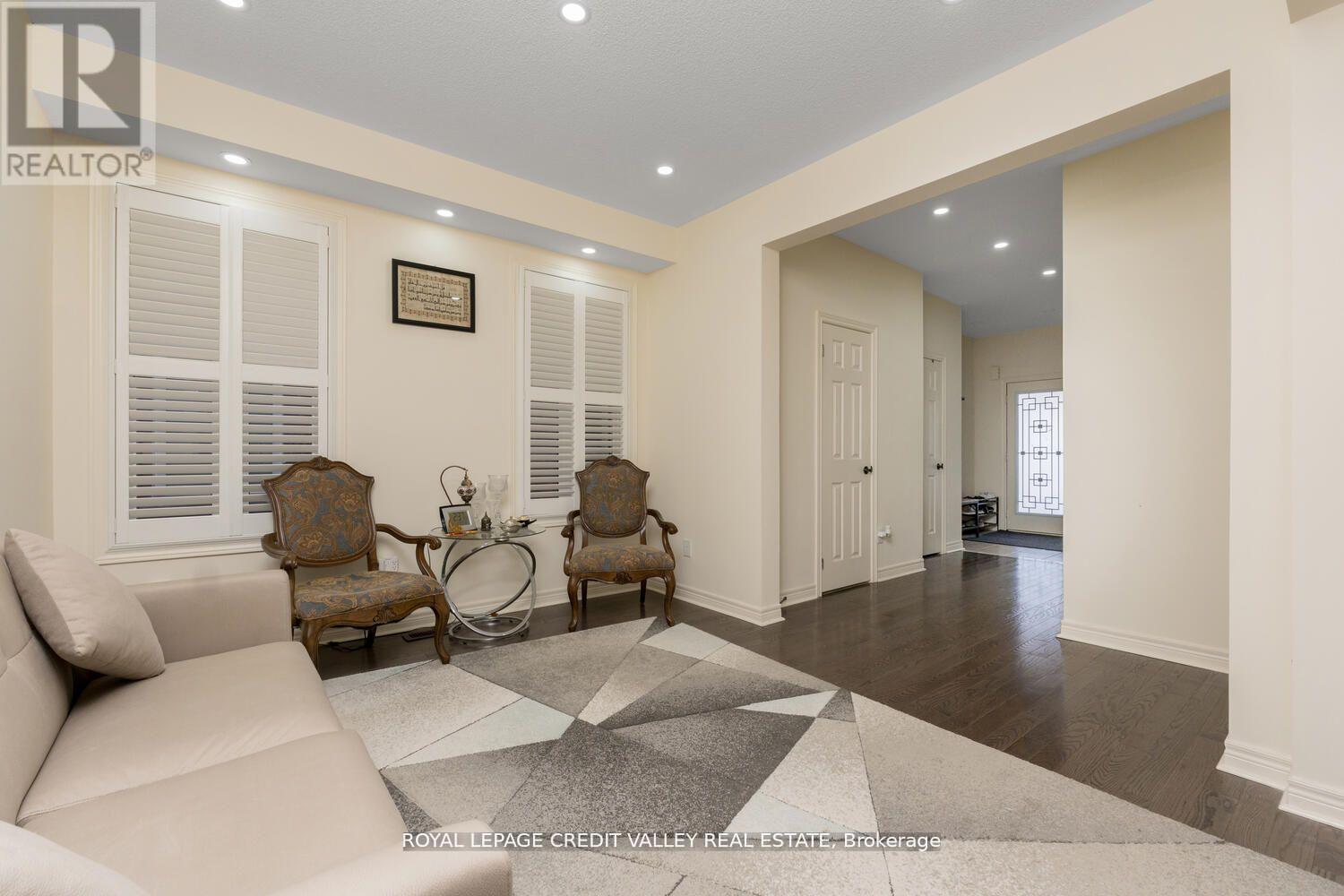 Photo 8 of 480 Downes Jackson Heights, Milton ON