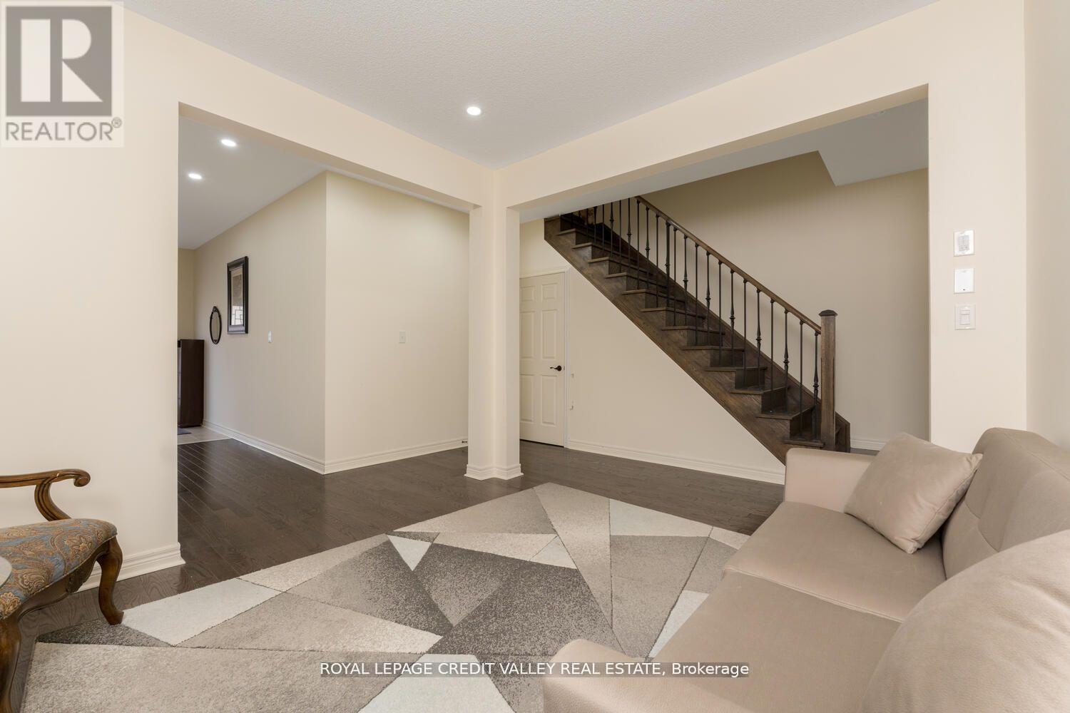 Photo 18 of 480 Downes Jackson Heights, Milton ON