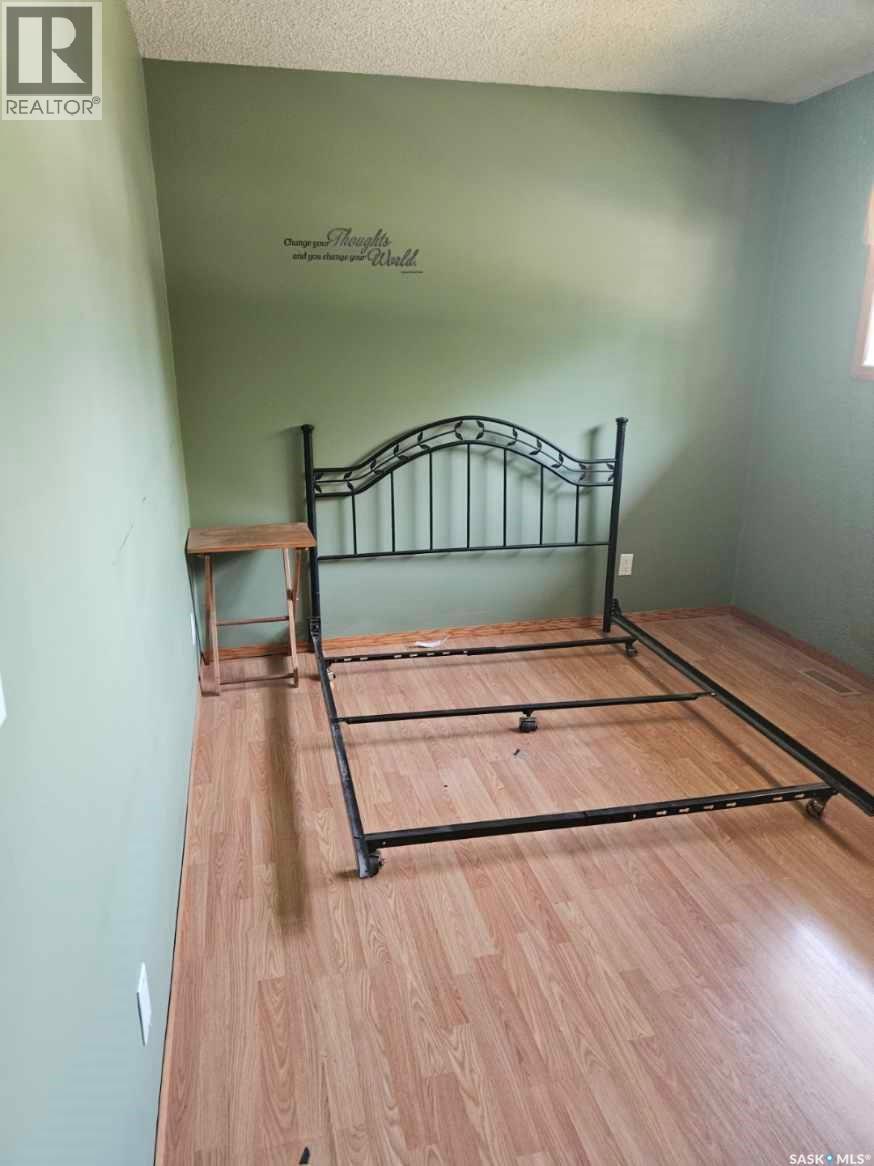 Photo 20 of 401 Sovereign Crescent, Rosetown SK