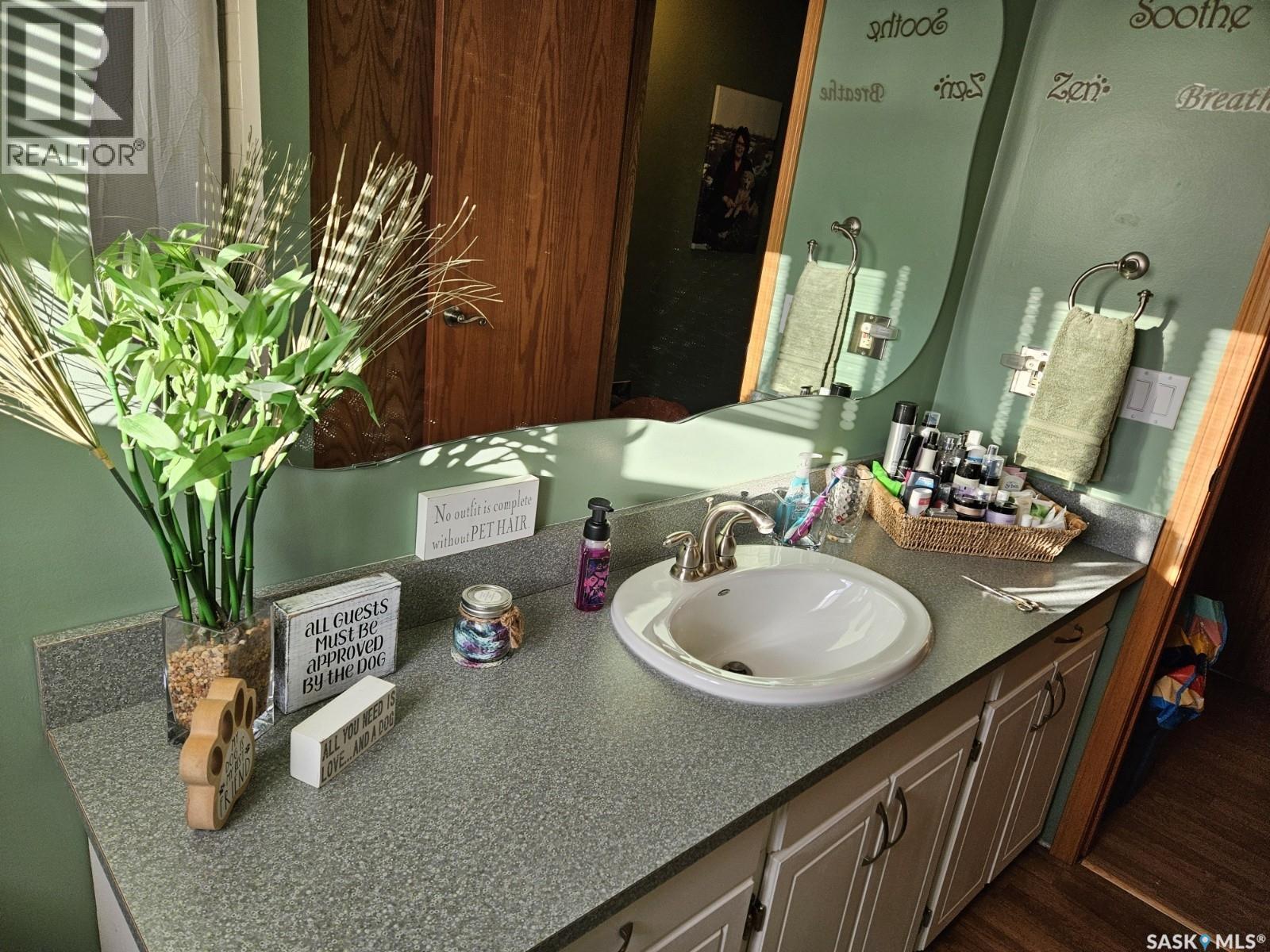 Photo 12 of 401 Sovereign Crescent, Rosetown SK