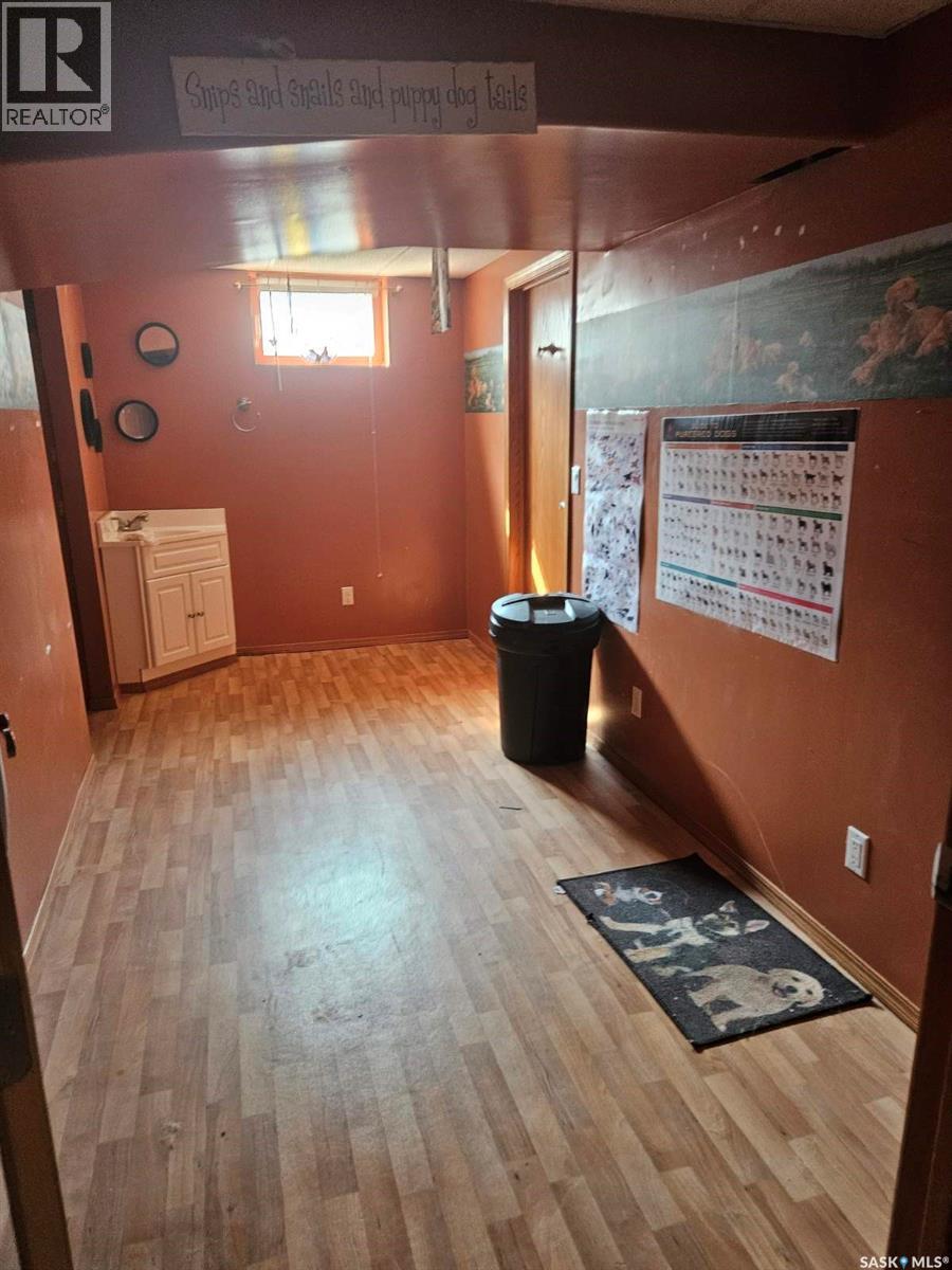 Photo 11 of 401 Sovereign Crescent, Rosetown SK