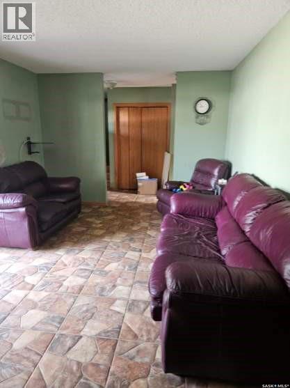 Photo 5 of 401 Sovereign Crescent, Rosetown SK