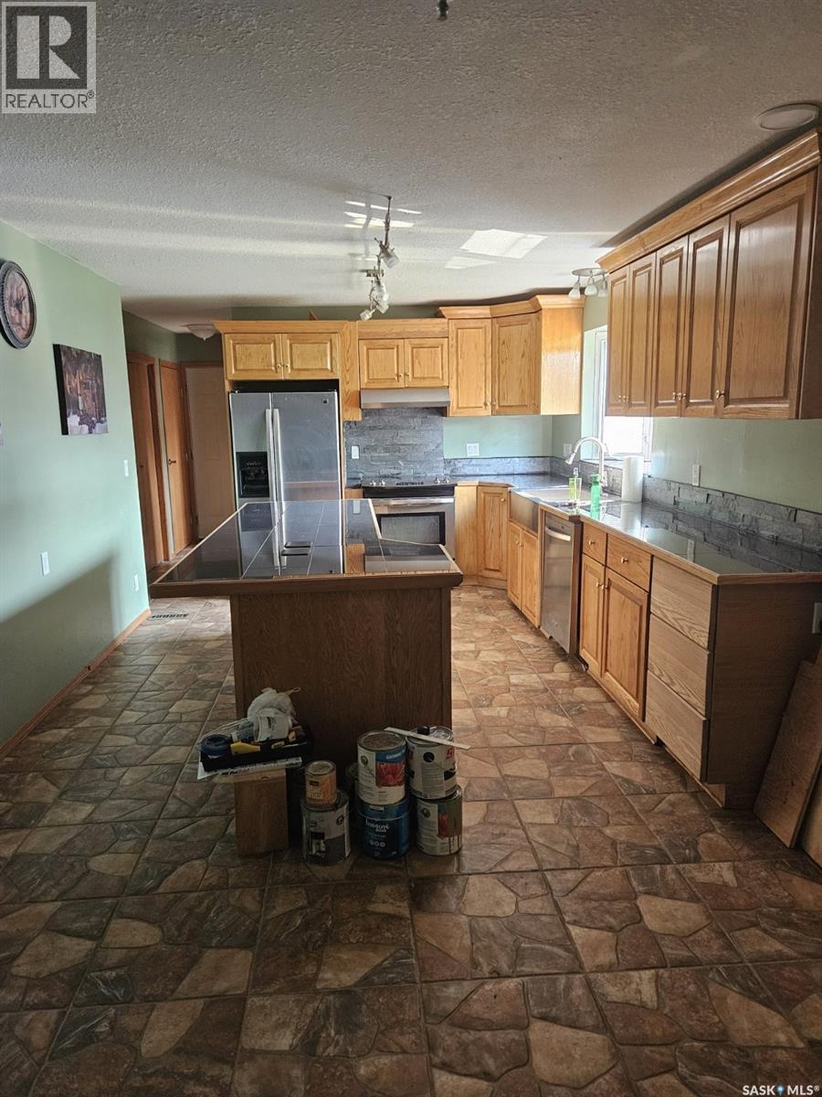 Photo 7 of 401 Sovereign Crescent, Rosetown SK